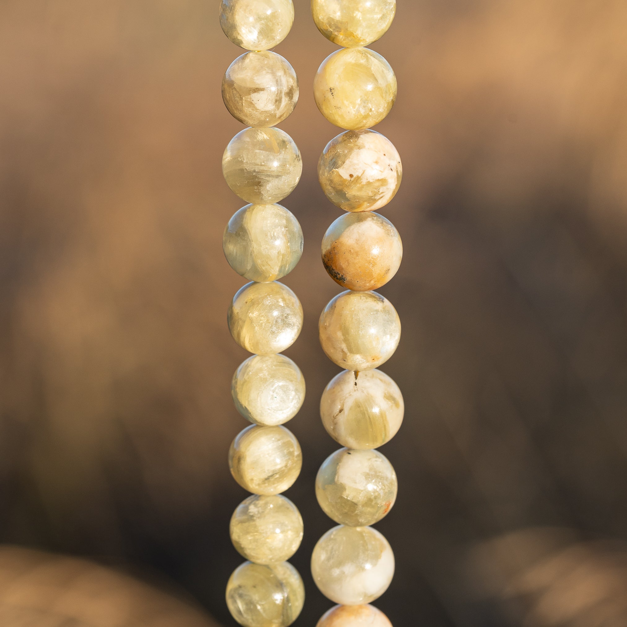 Perles rondes lisses de Lépidolite jaune de 10/10,5 mm ( lot de 4 perles )