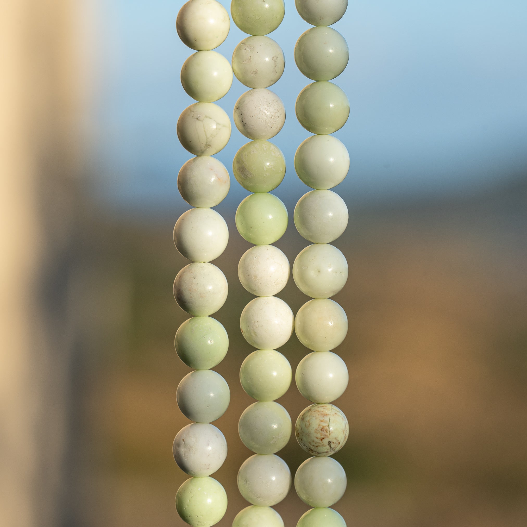 Perles rondes lisses de Magnésite citron de 8 mm ( 1/2 rang de env 24 perles )