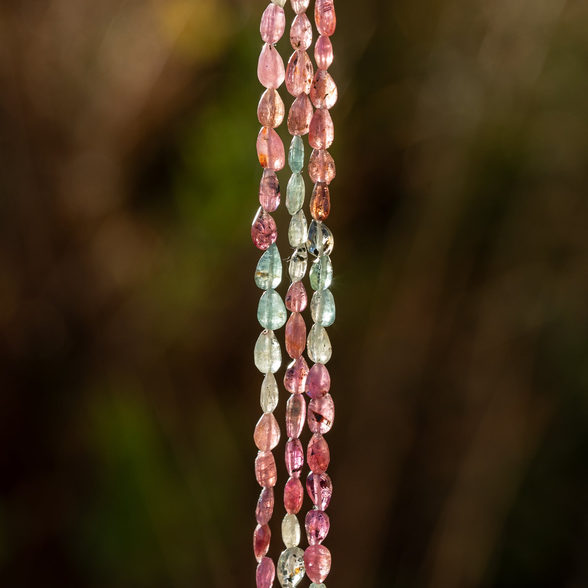 Fil de env 38 cm de perles gouttes facettes de Tourmaline multicolore de env 5 à 6,5 mm