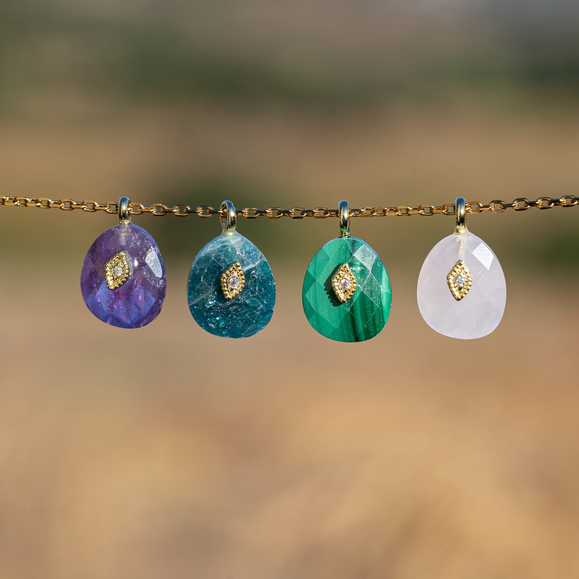 Pendentif goutte en 4 pierres au choix en laiton plaqué or 18k et zirconium de 18 mm ( à l&