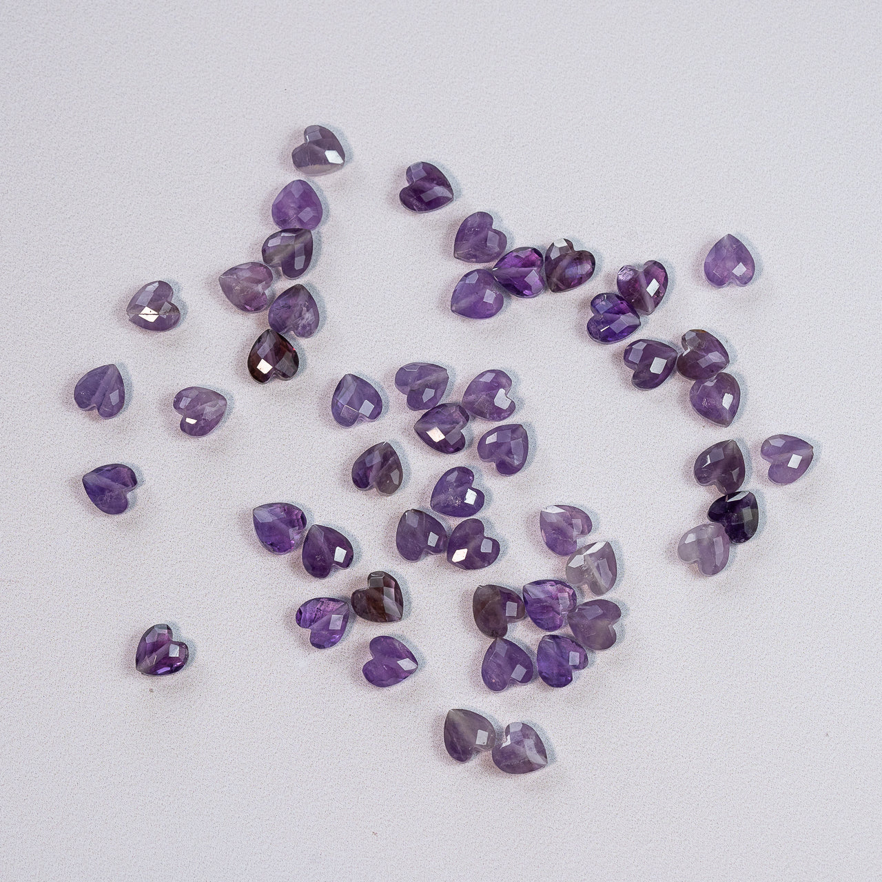 Perles coeur facettes en Améthyste de 8 mm ( lot de 4 perles )