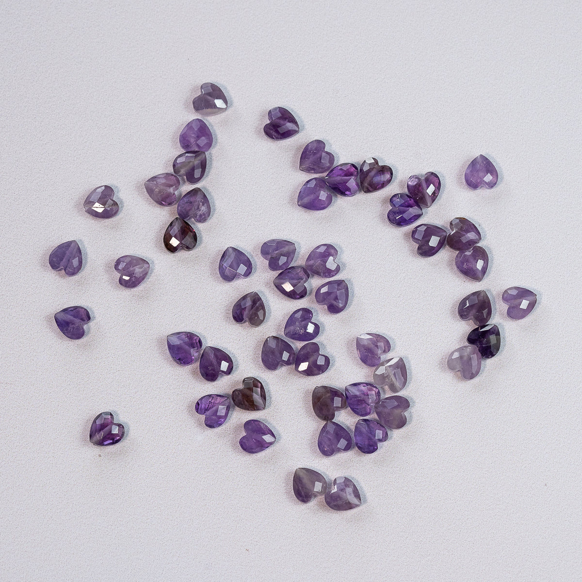 Perles coeur facettes en Améthyste de 8 mm ( lot de 4 perles )