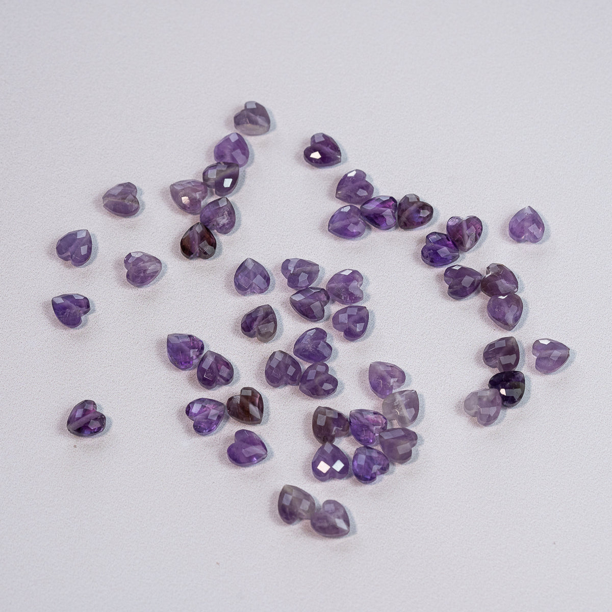 Perles coeur facettes en Améthyste de 8 mm ( lot de 4 perles )