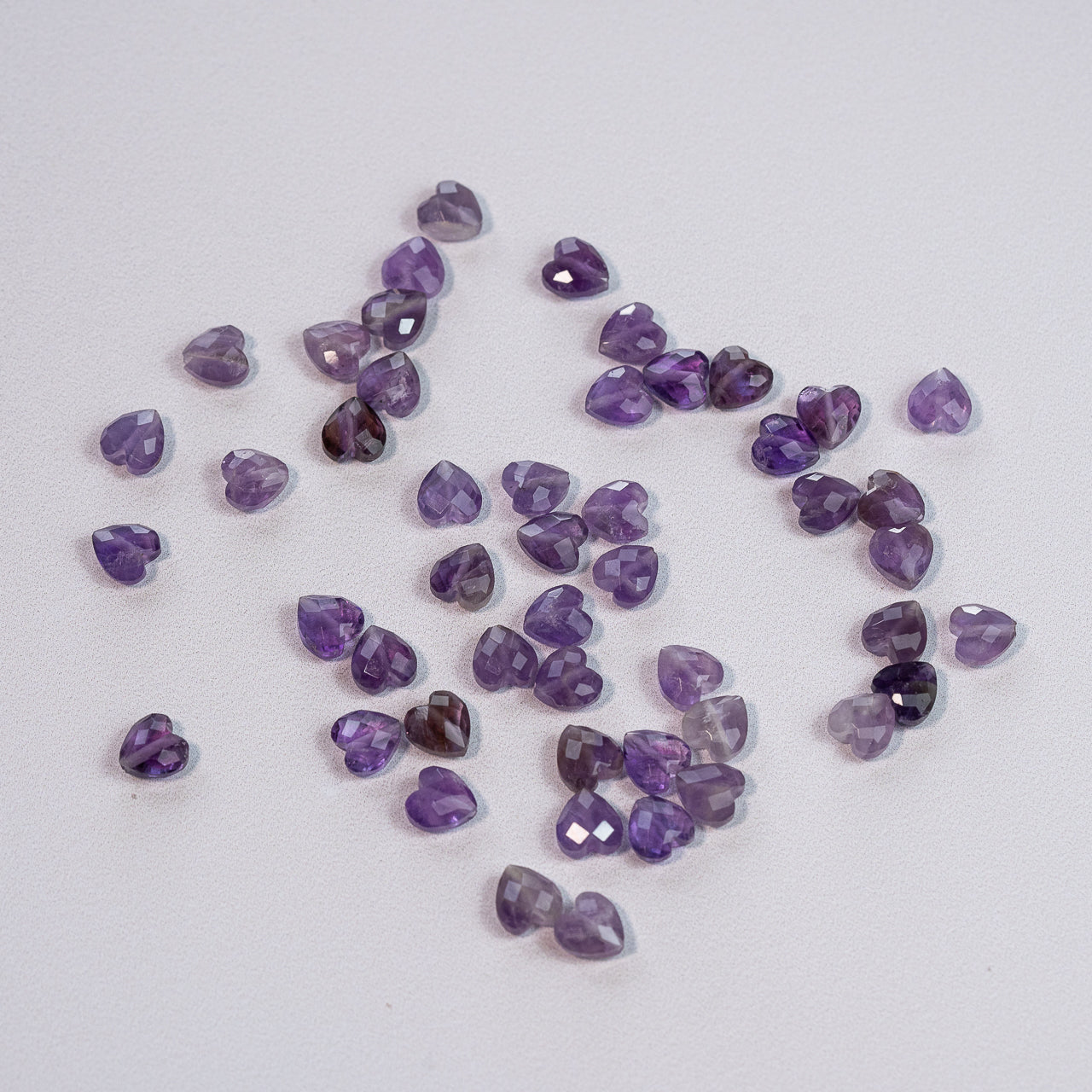Perles coeur facettes en Améthyste de 8 mm ( lot de 4 perles )