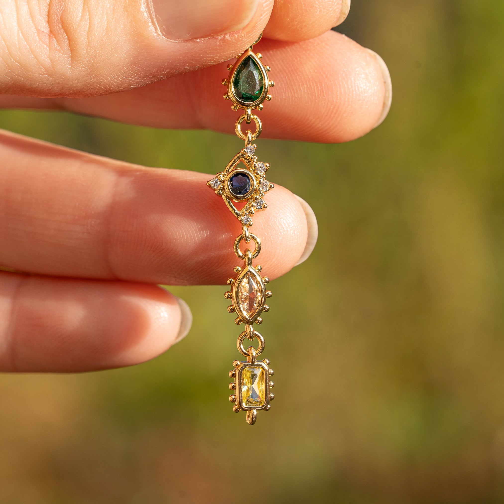 Breloque connecteur oeil/coeur/goutte en laiton plaqué or 18k et zirconium colorés de 58 mm ( à l&