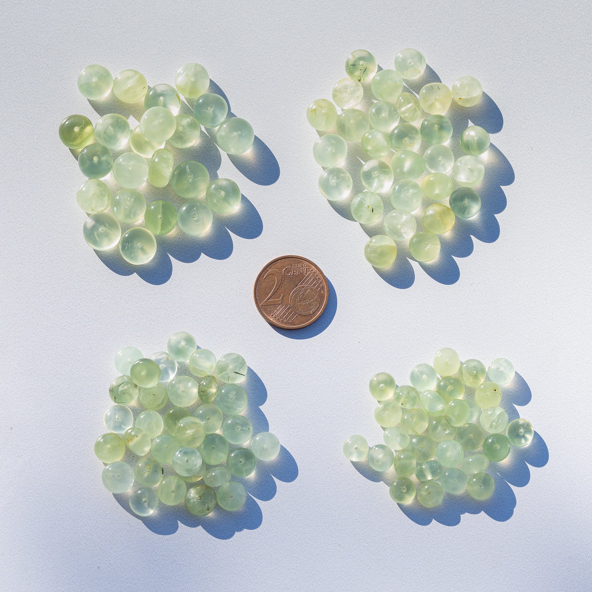 Perles rondelles lisses de Préhnite de 6 à 9,5 mm au choix ( lot de 4 perles )