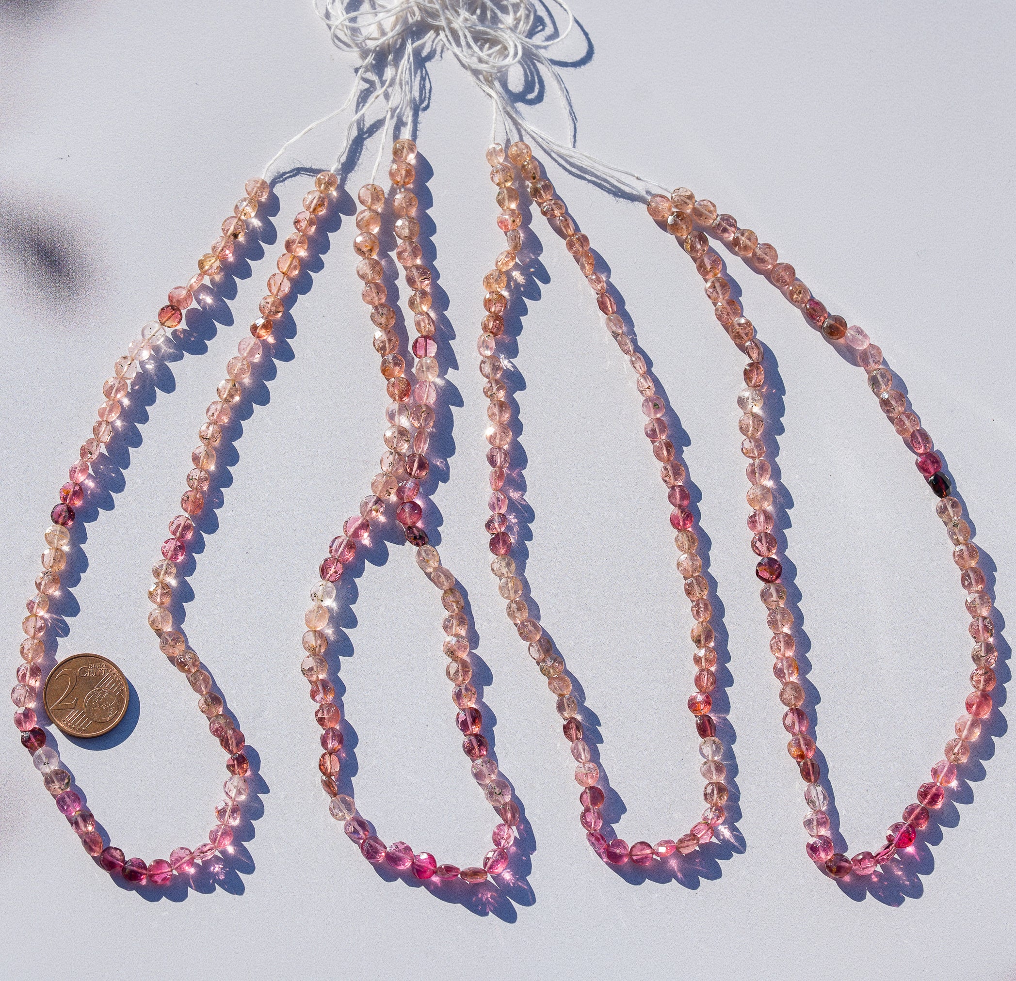 Fil de env 35 cm de perles rondes plates facettes de Tourmaline rose de env 5,5 à 6,5 mm