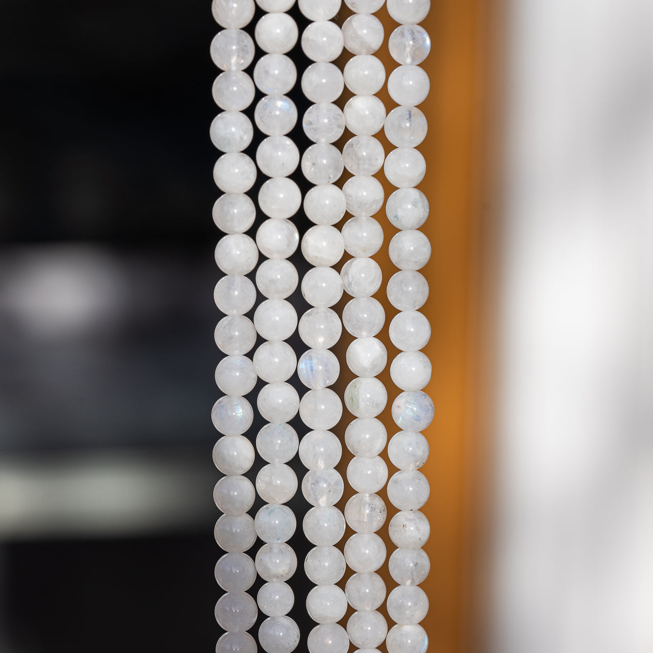 Perles rondes lisses de Labradorite blanche de 6 mm ( rang de env 60 perles )