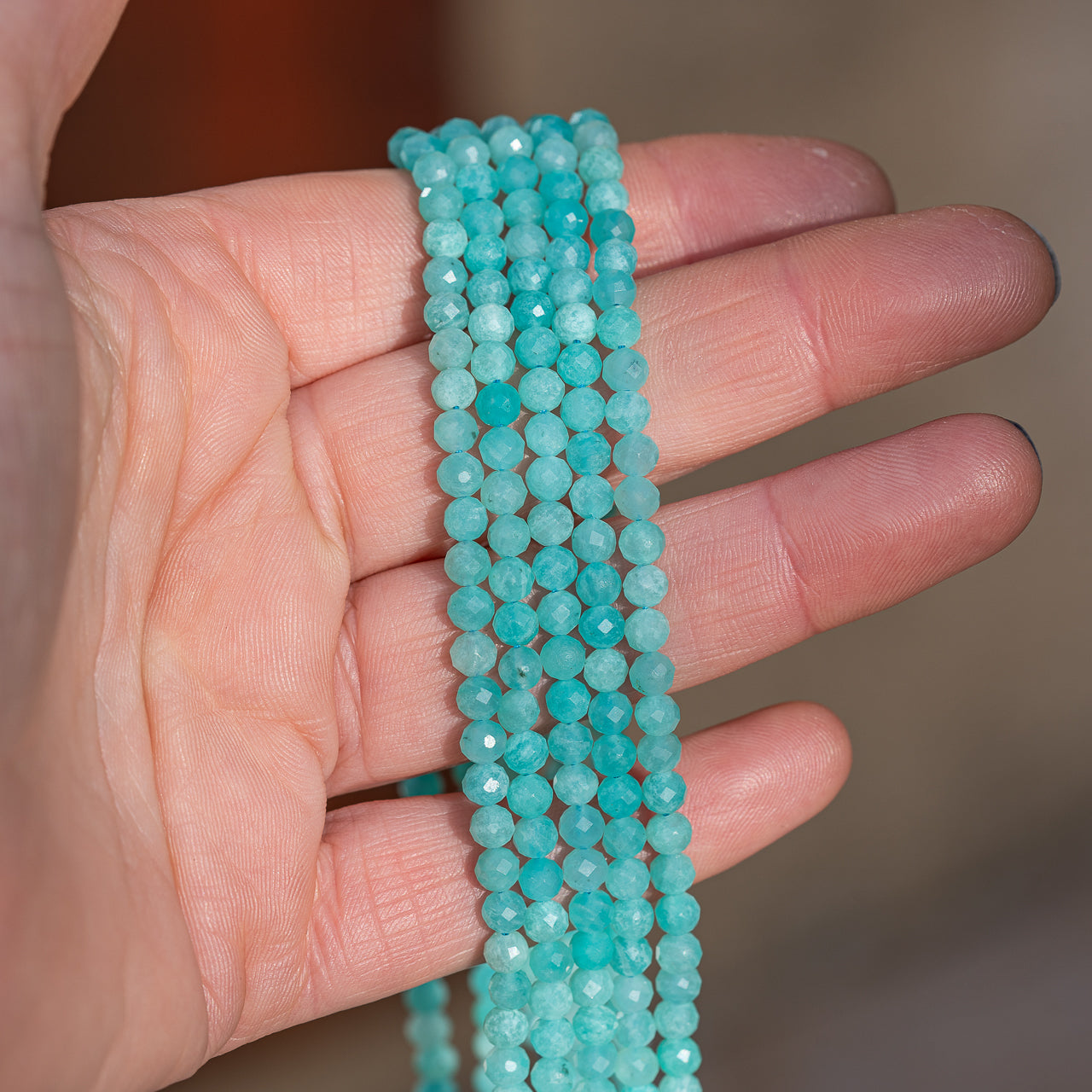 Perles rondes facettes en Amazonite du Pérou de 4 mm ( rang de env 96 perles )