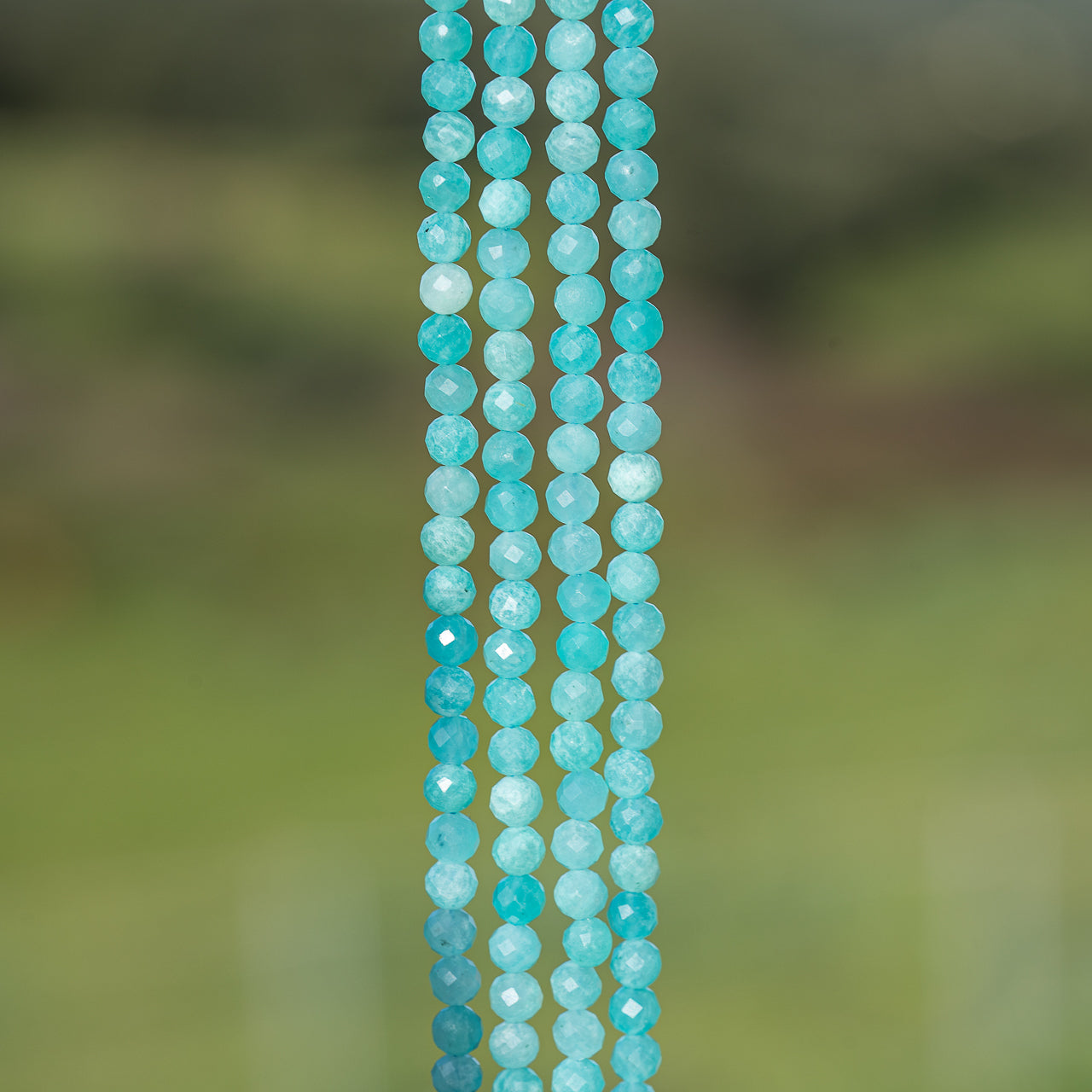 Perles rondes facettes en Amazonite du Pérou de 4 mm ( rang de env 96 perles )