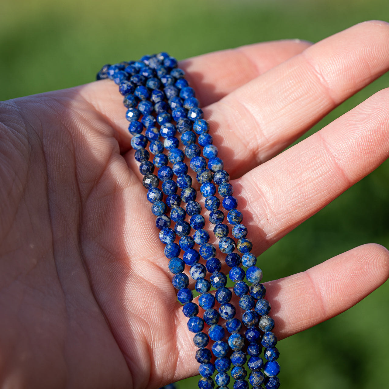 Perles rondes facettes de Lapis-lazuli de 3,5 ou 4 mm ( rang de env 112 ou 90 perles )