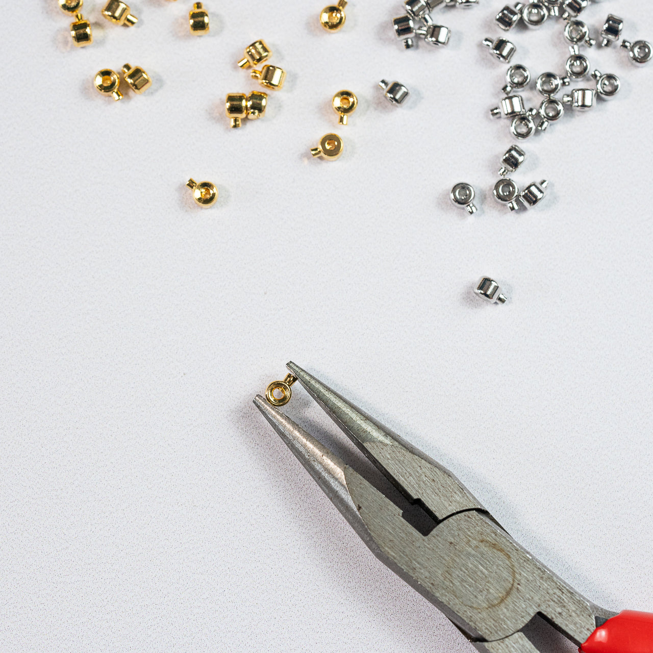 Perles à écraser 2 en 1 bijoux sur câble en laiton plaqué or ou platine de 3 mm ( lot de 4 )