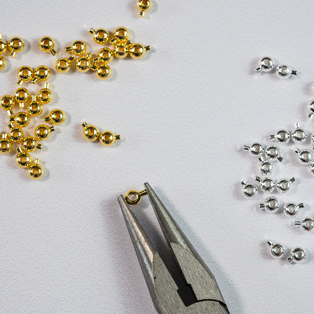 Perles à écraser rondes 2 en 1 bijoux sur câble laiton plaqué or ou platine de 3 mm ( lot de 4 )