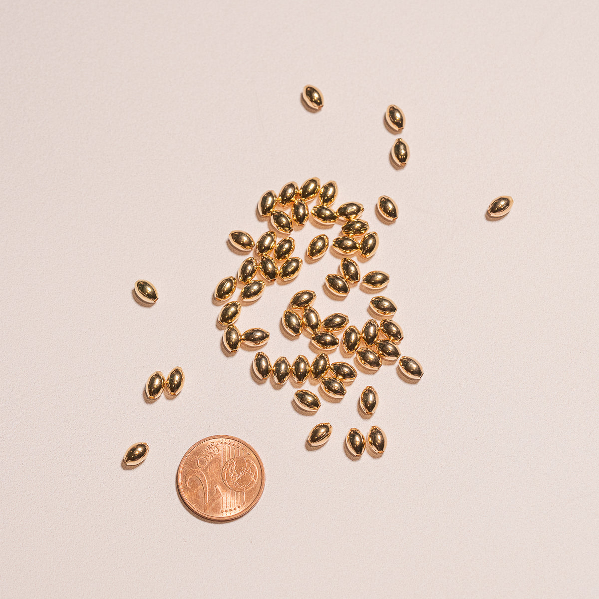 Perles ovoïdes en laiton plaqué or 18k de 6 x 4 mm ( lot de 4 ou 10 )