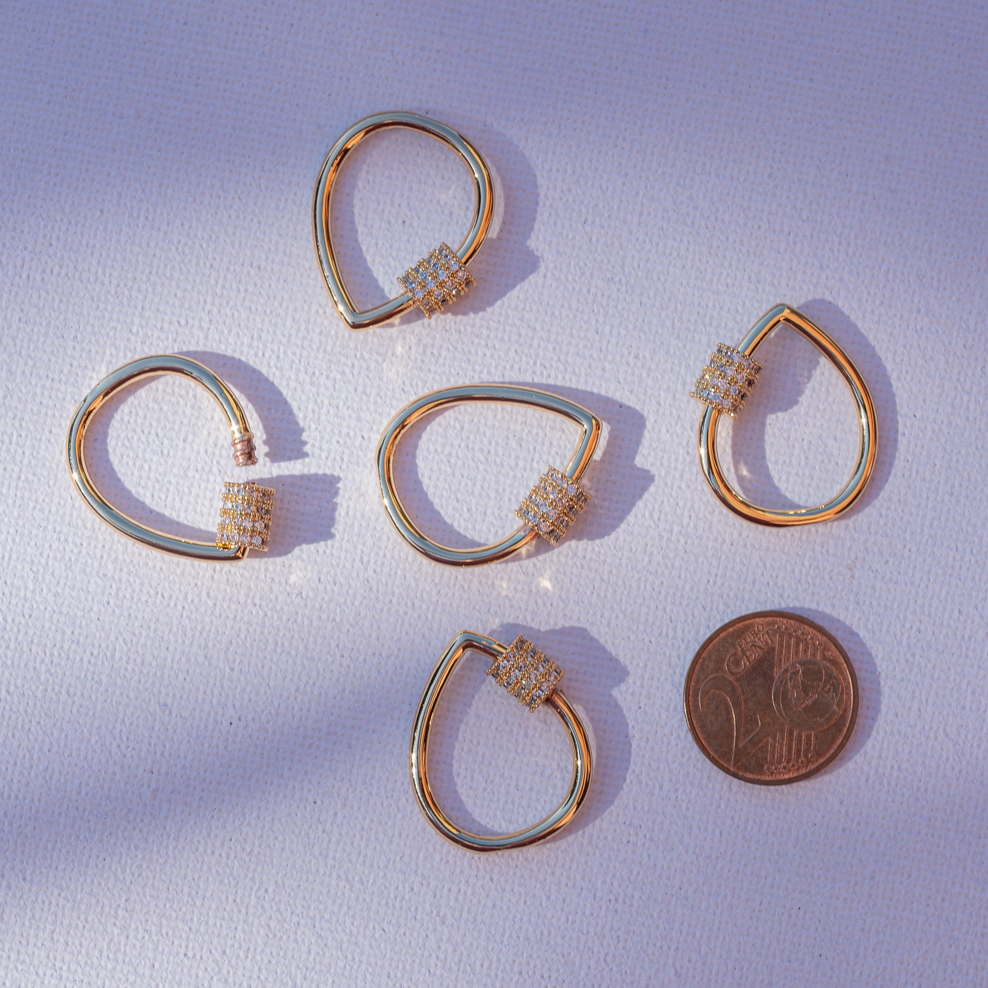 Fermoir mousqueton à vis goutte en laiton plaqué or 18k et zirconium de 24 mm ( à l&