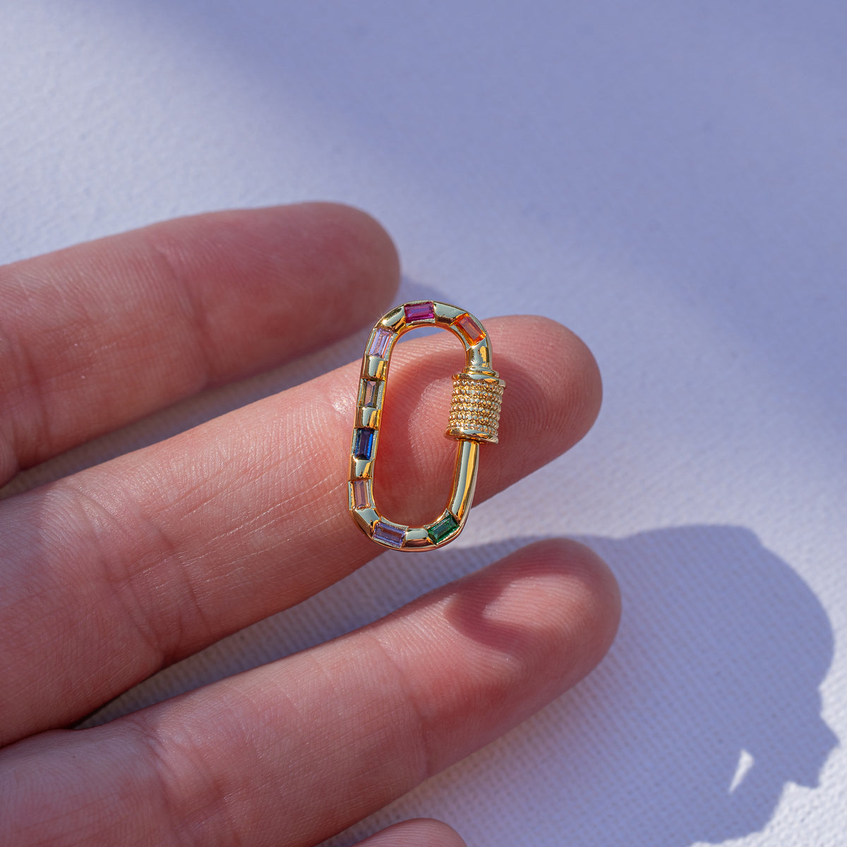 Fermoir mousqueton à vis ovale en laiton plaqué or 18k et zirconium coloré de 23,5 mm ( à l&