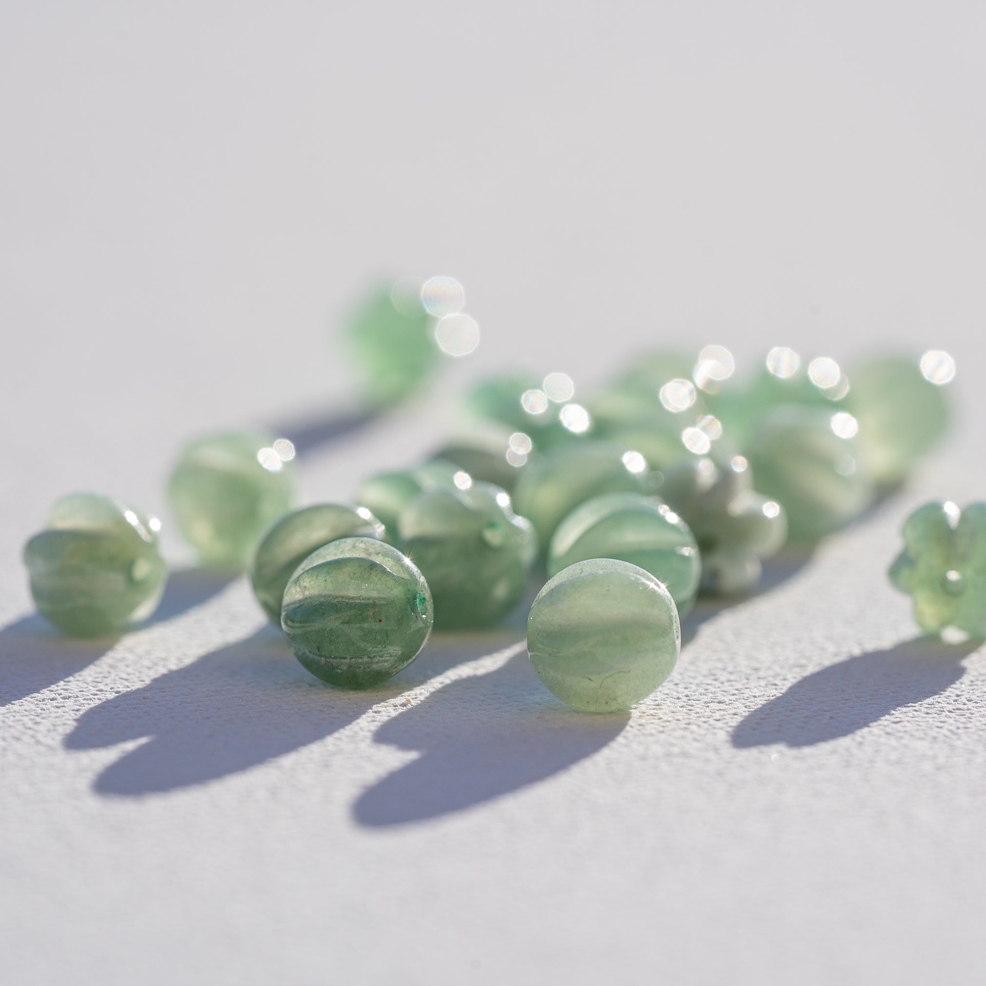 Perles rondes sculptées " citrouilles " en Aventurine verte de env 8 mm ( à l&