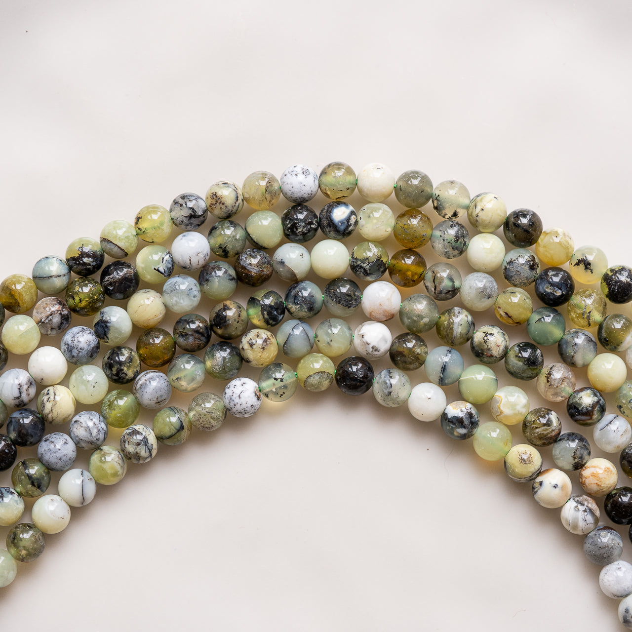 Perles rondes lisses en Opale verte Australie de 6 mm ( rang de env 60 perles )