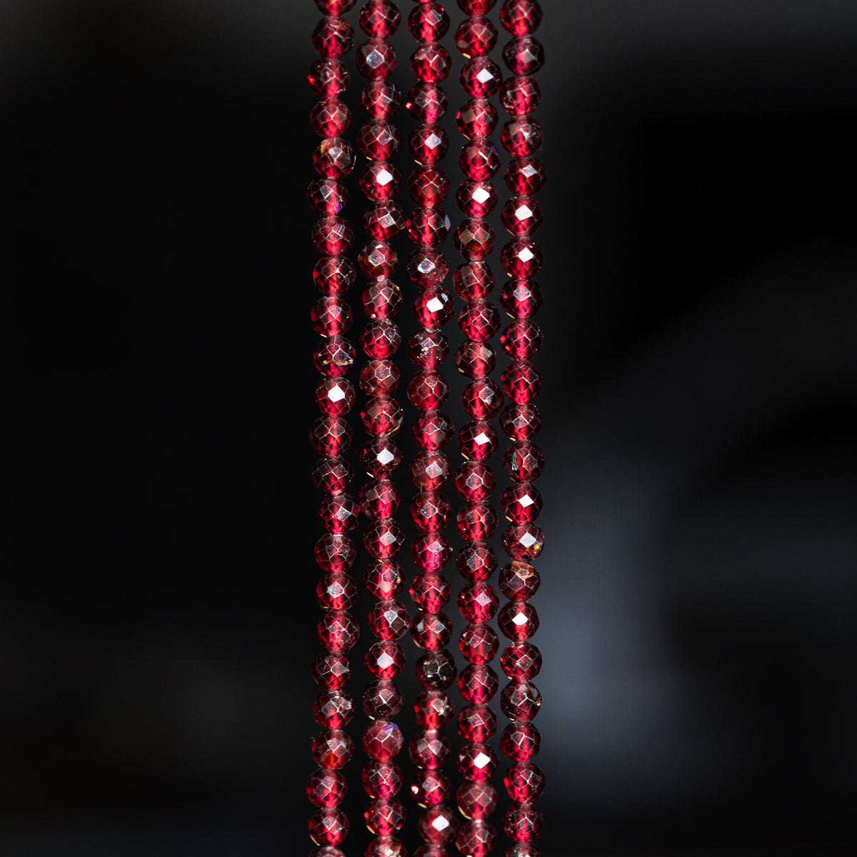 Perles rondes facettes de Grenat almandin de 3,5/3,8 mm ( rang ou 1/2 rang )
