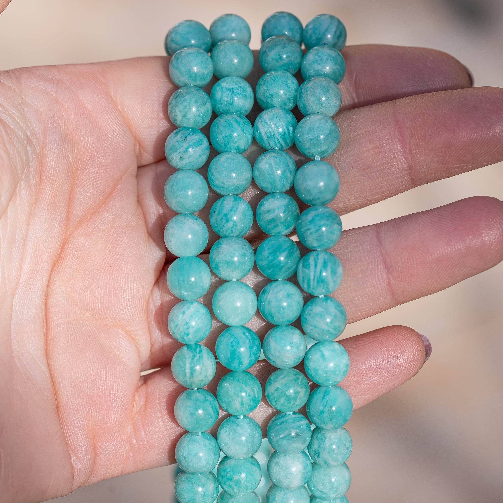 Perles rondes en Amazonite de 8 mm ( 1/2 rang de env 23 perles )