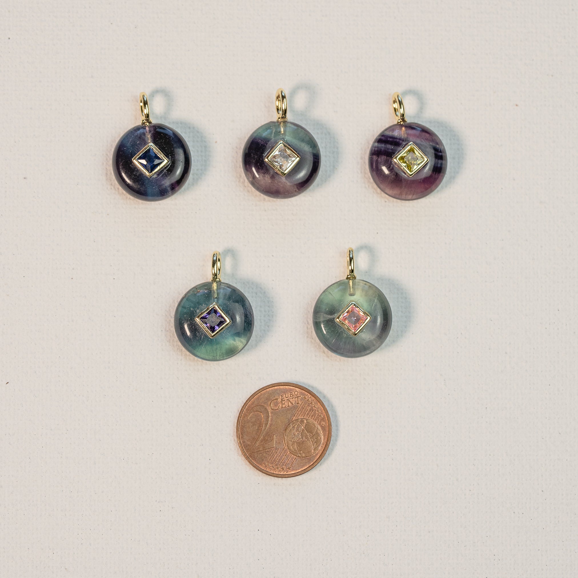 Pendentifs ronds en Fluorite, laiton doré et zirconium au choix de 22 mm ( à l&