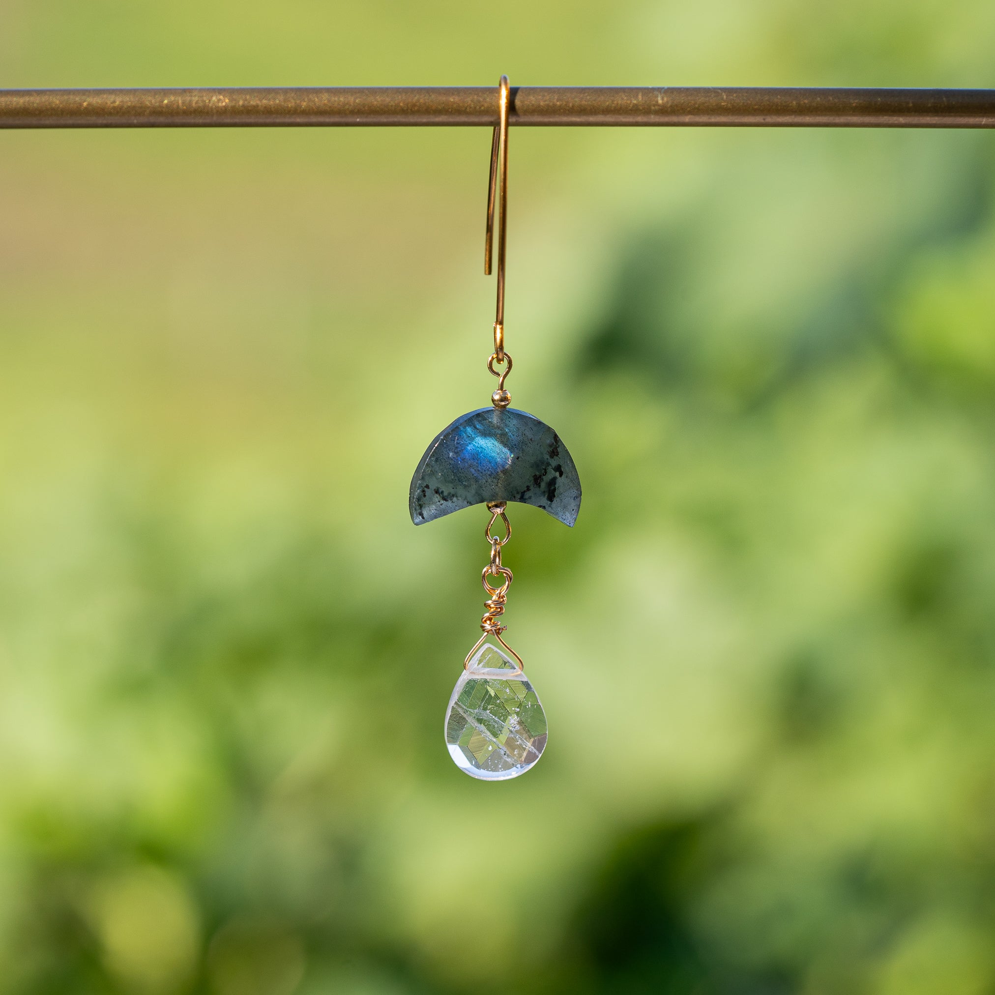 Les " Nidhih " lunes en Labradorite de env 17 mm ( à l&