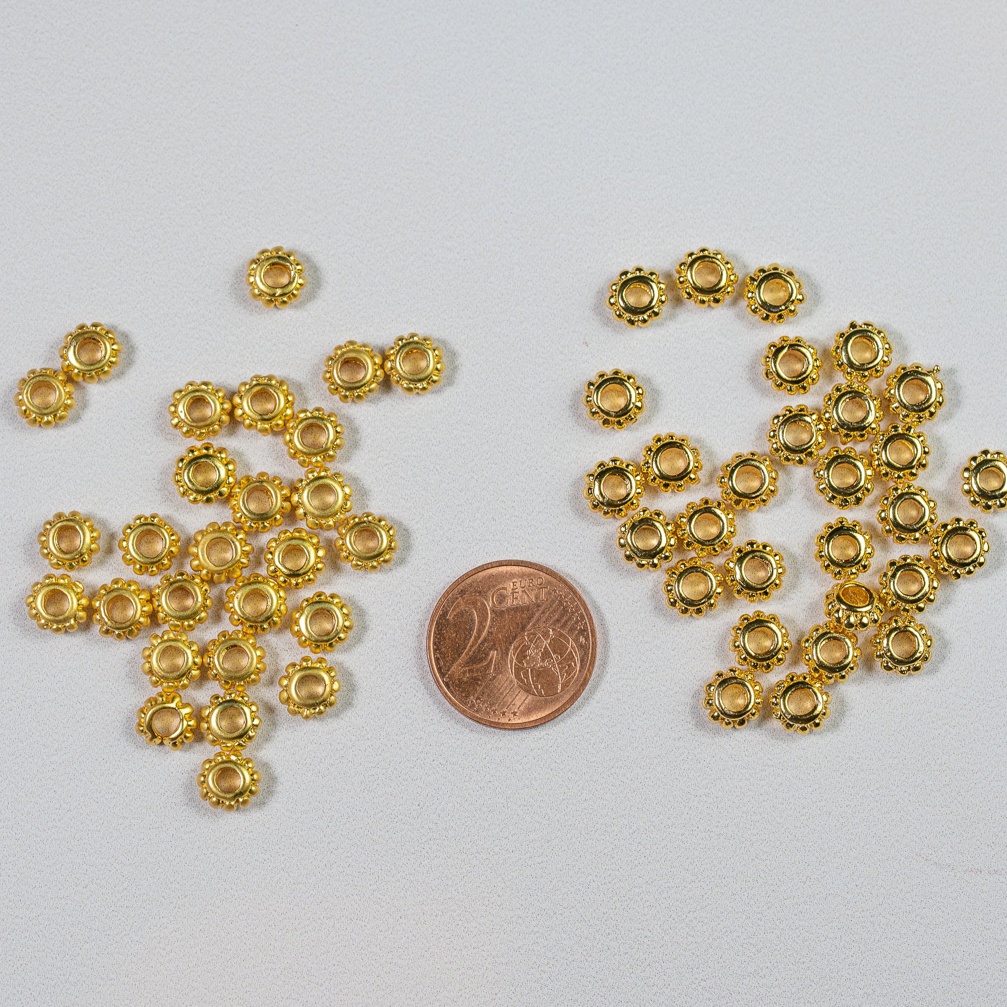 Perles rondelles " India " en laiton plaqué or 18k de 7 x 3,5 mm au choix ( lot de 4 )