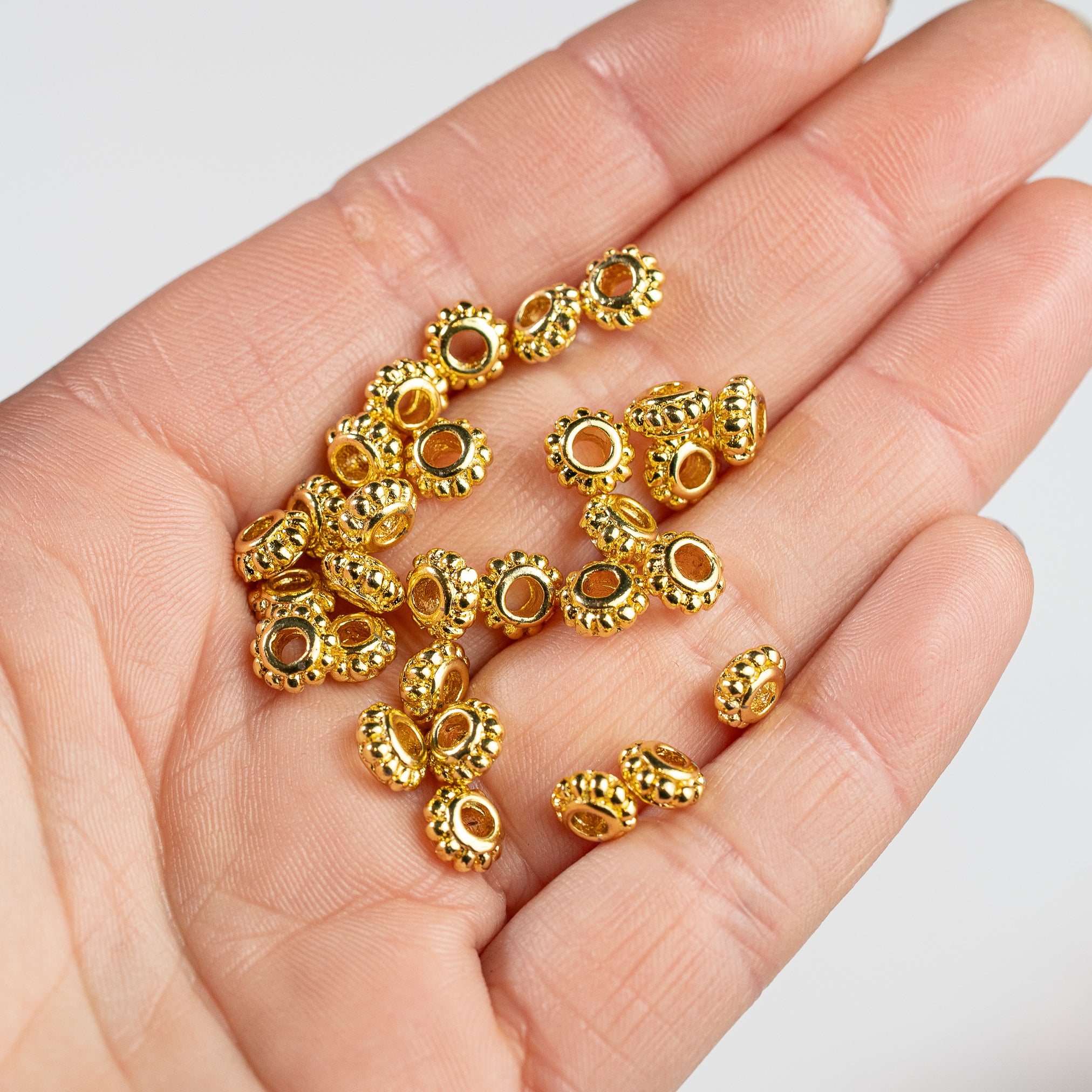 Perles rondelles " India " en laiton plaqué or 18k de 7 x 3,5 mm au choix ( lot de 4 )