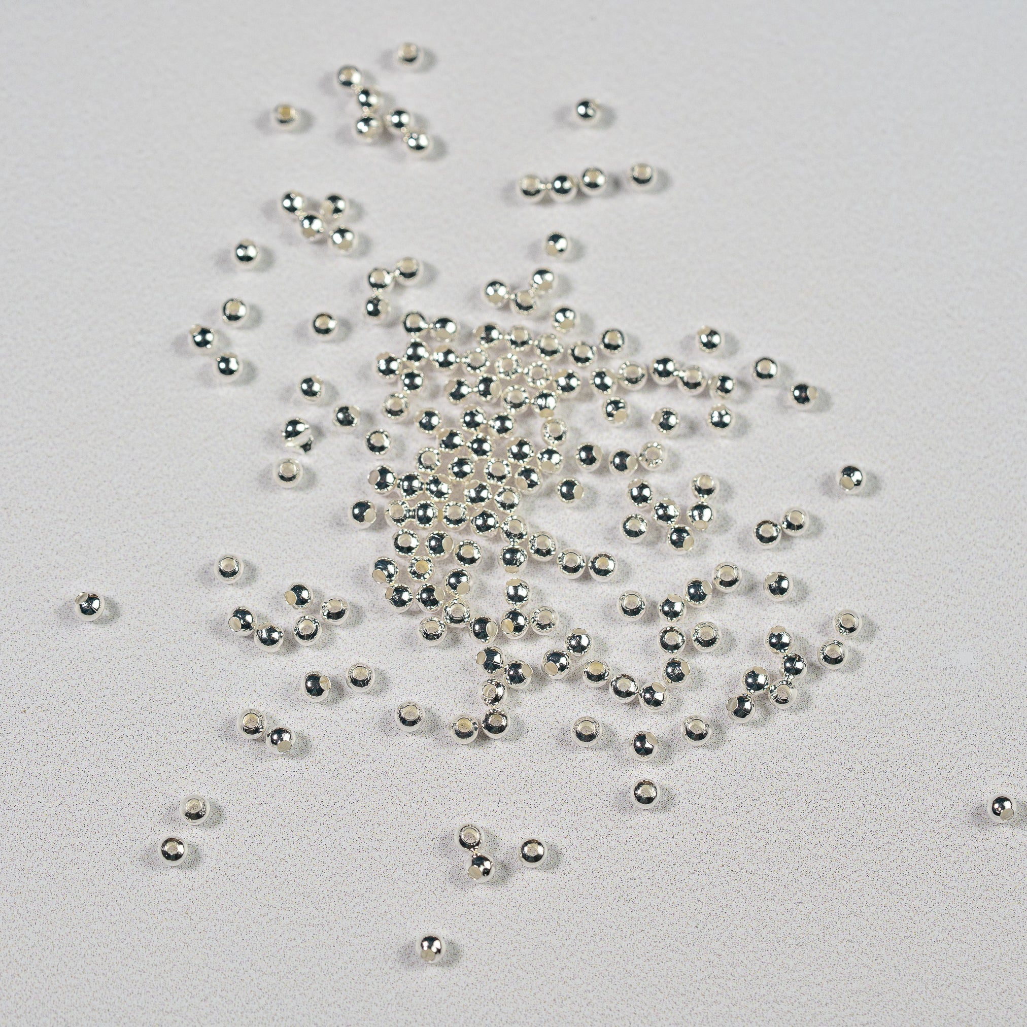 Perles rondes lisses en laiton plaqué argent 925 de 2,5 mm ( lot de 200 perles )