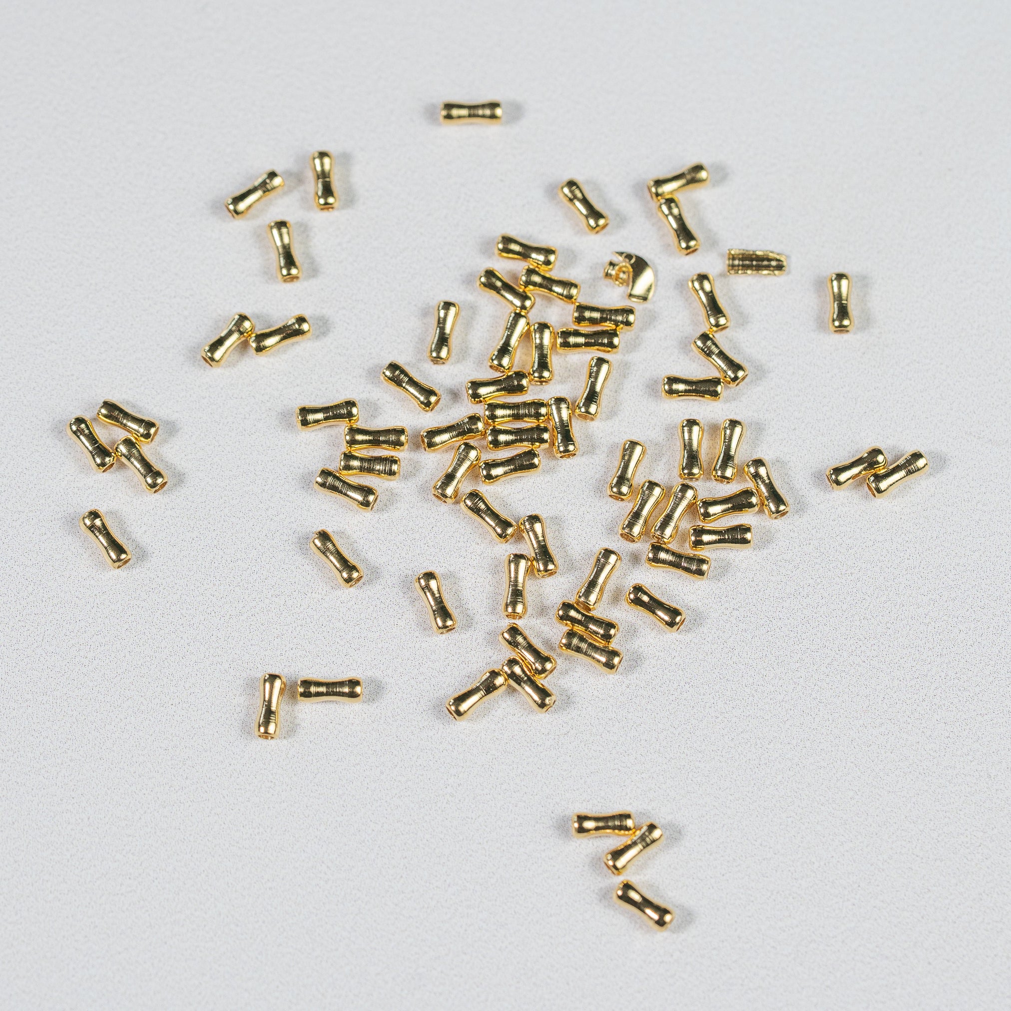 Perles tubes lisses en laiton plaqué or 24k de 6 x 2,5 mm ( lot de 6 )