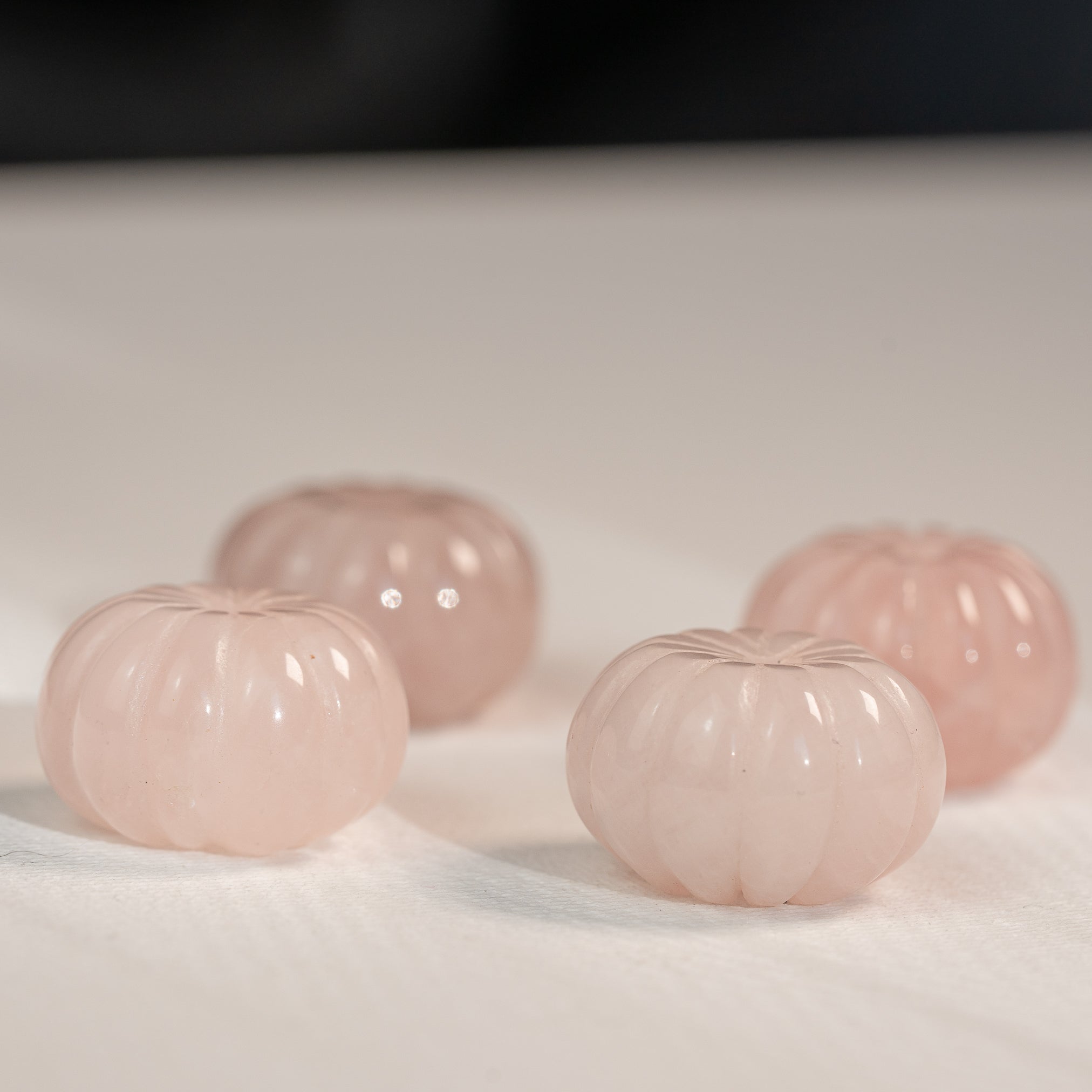 Grosses perles citrouilles sculptées en Quartz rose de 25 x 18 mm ( à l&