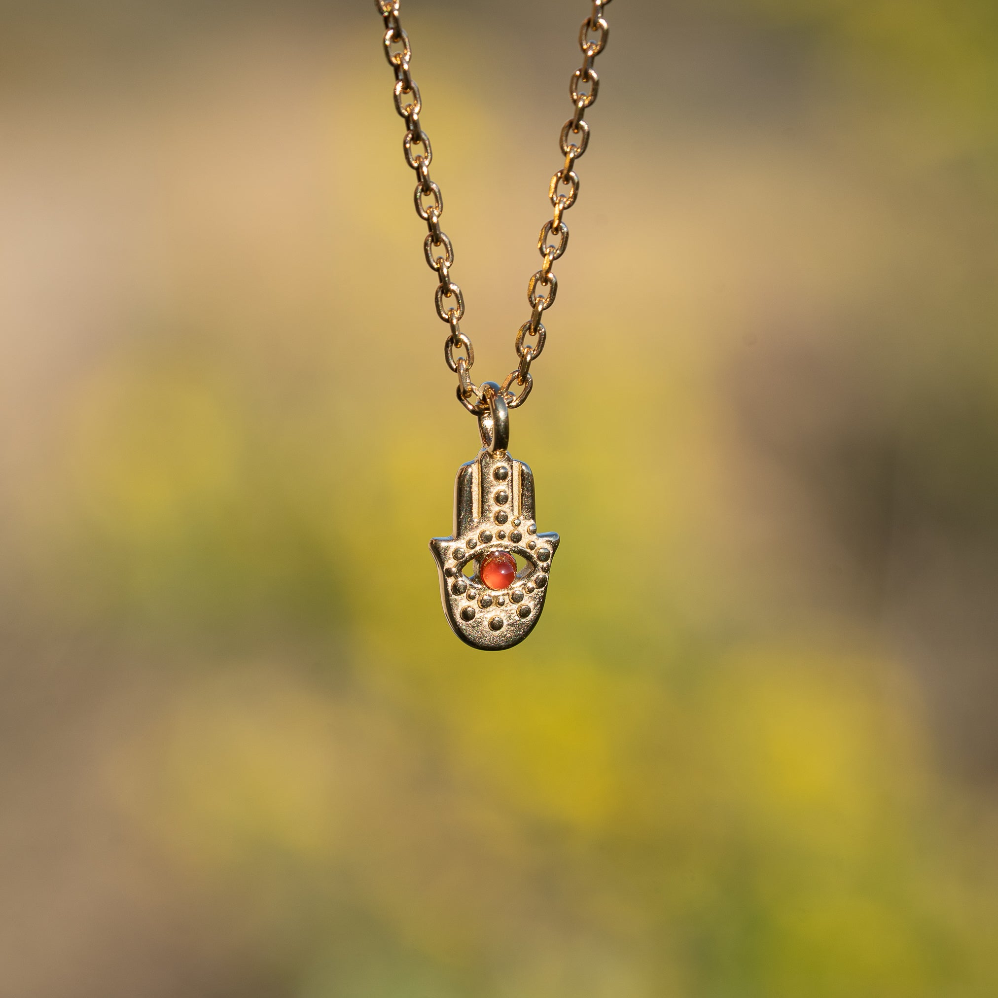 Breloques main Hamsa en acier inox plaqué or 14k et Cornaline de 16,5 mm ( à l&