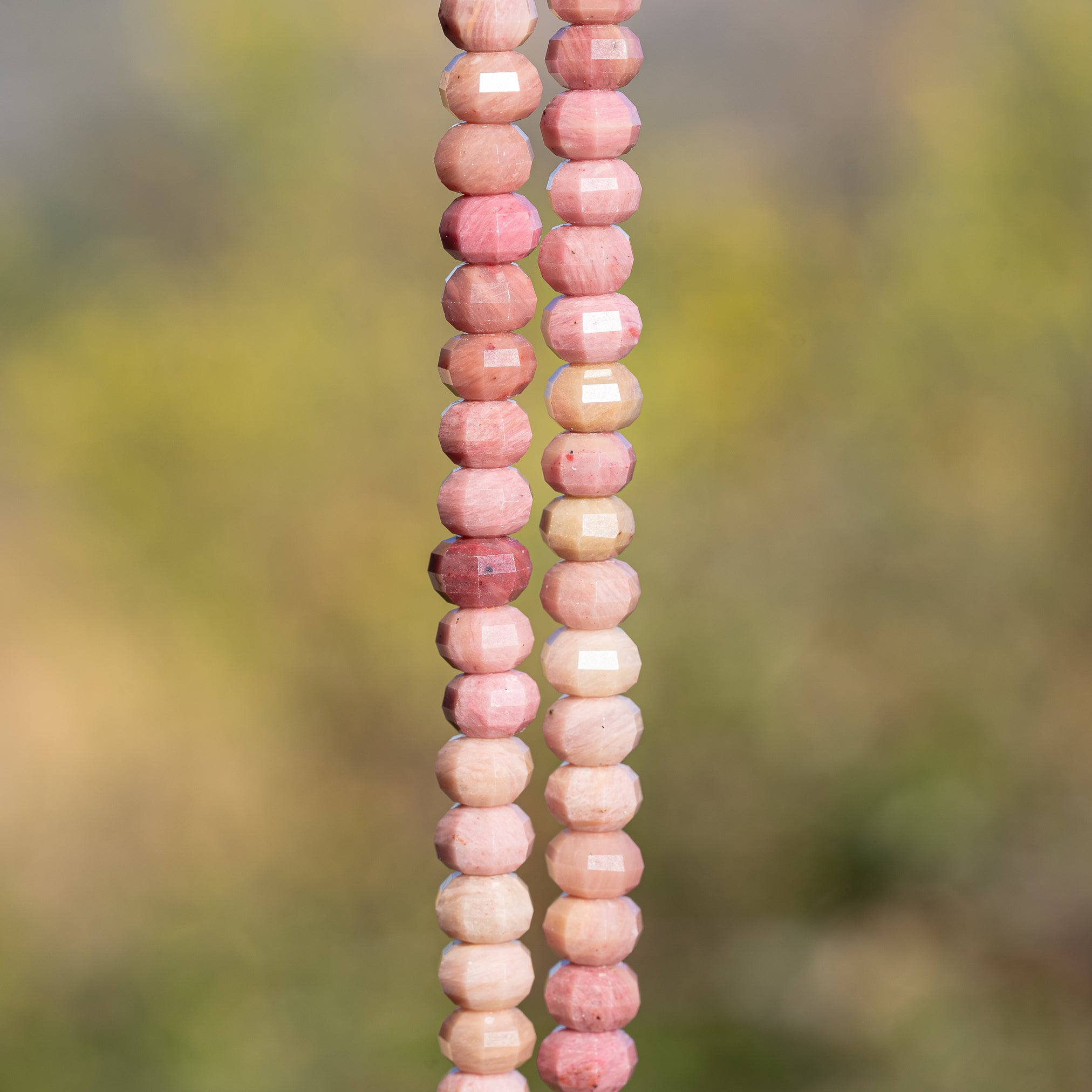 Perles rondelles facettes lanternes/citrouilles de Rhodonite de 8 x 5 mm ( 1/2 rang de env 34 perles )