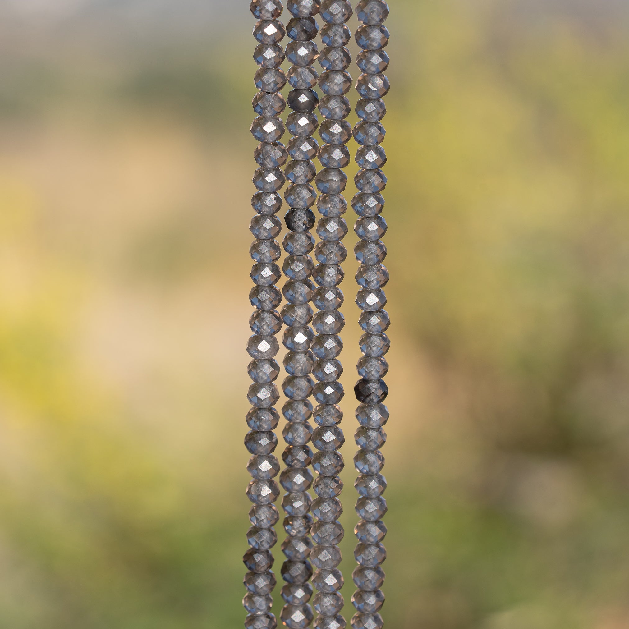 Perles rondelles facettes de Quartz fumé de 5 x 3 mm ( rang de env 112 perles )