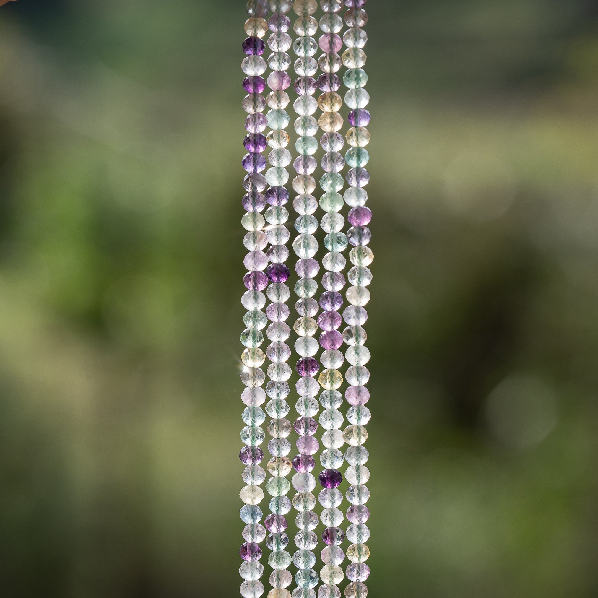 Perles rondelles facettes de Fluorite multicolore de 4 x 3 mm ( rang de env 128 perles )