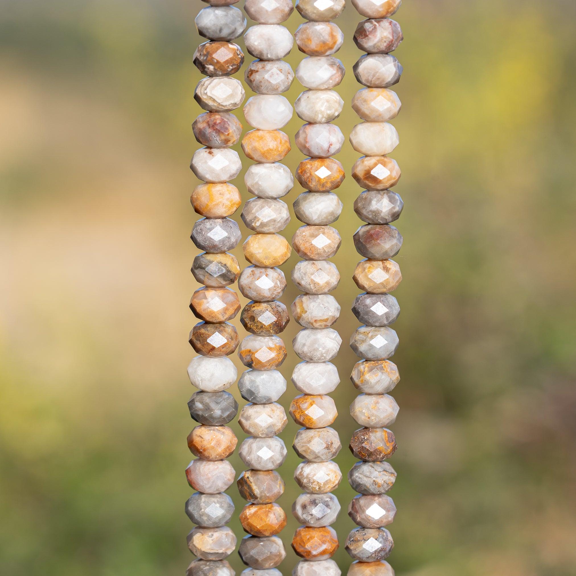 Perles rondelles facettes en Agate de Gobi de 8 x 5,5 mm ( 1/2 rang de env 34 perles )