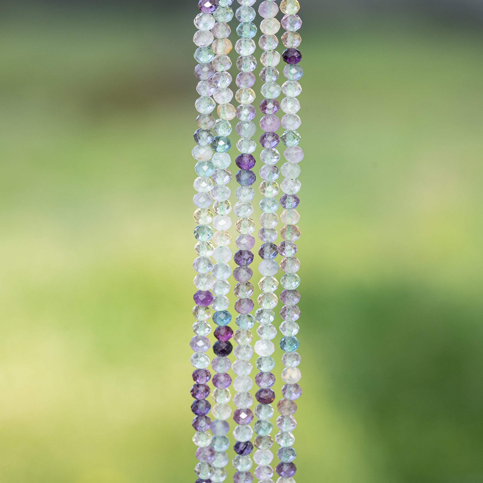 Perles rondelles facettes de Fluorite multicolore de 4 x 3 mm ( rang de env 128 perles )