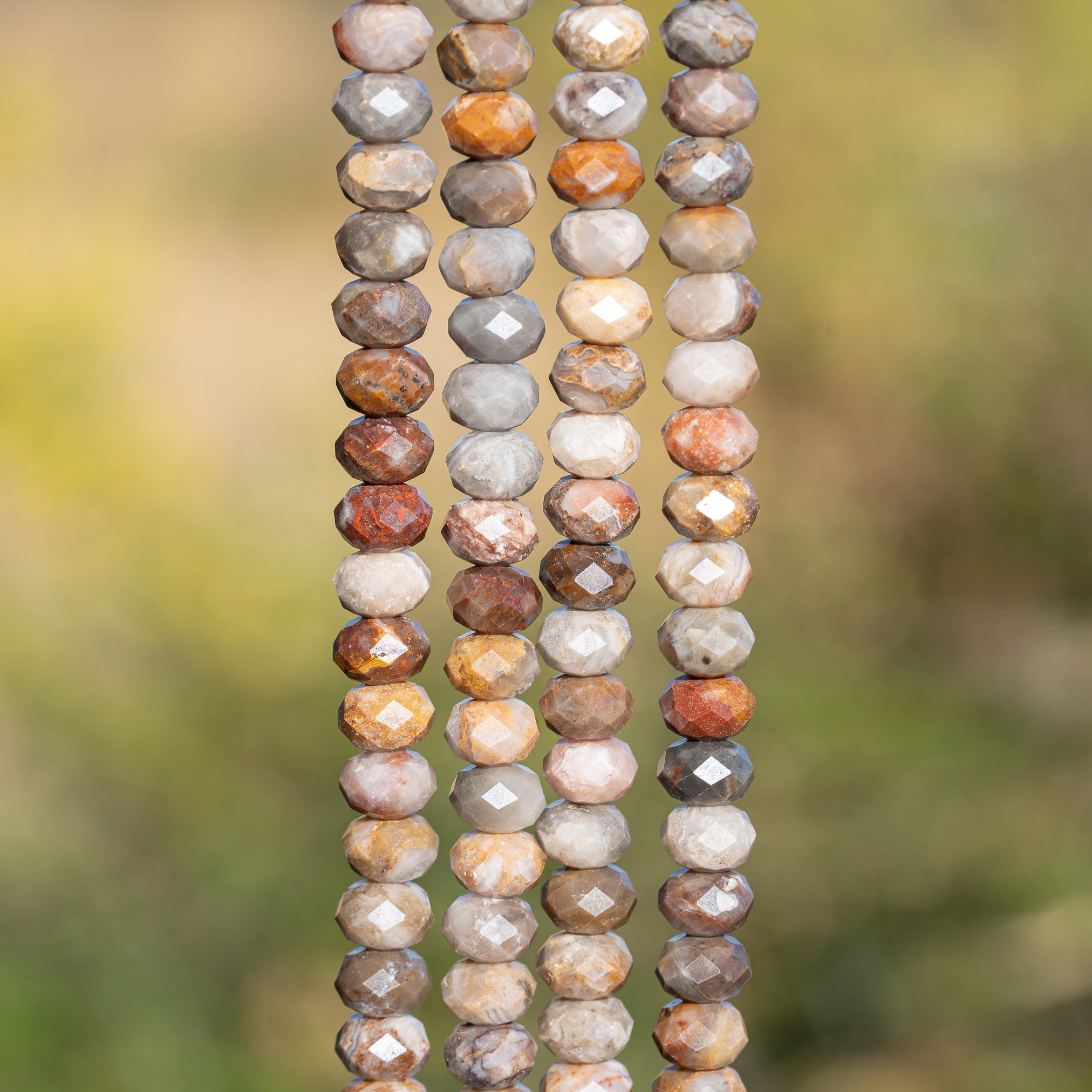 Perles rondelles facettes en Agate de Gobi de 8 x 5,5 mm ( 1/2 rang de env 34 perles )