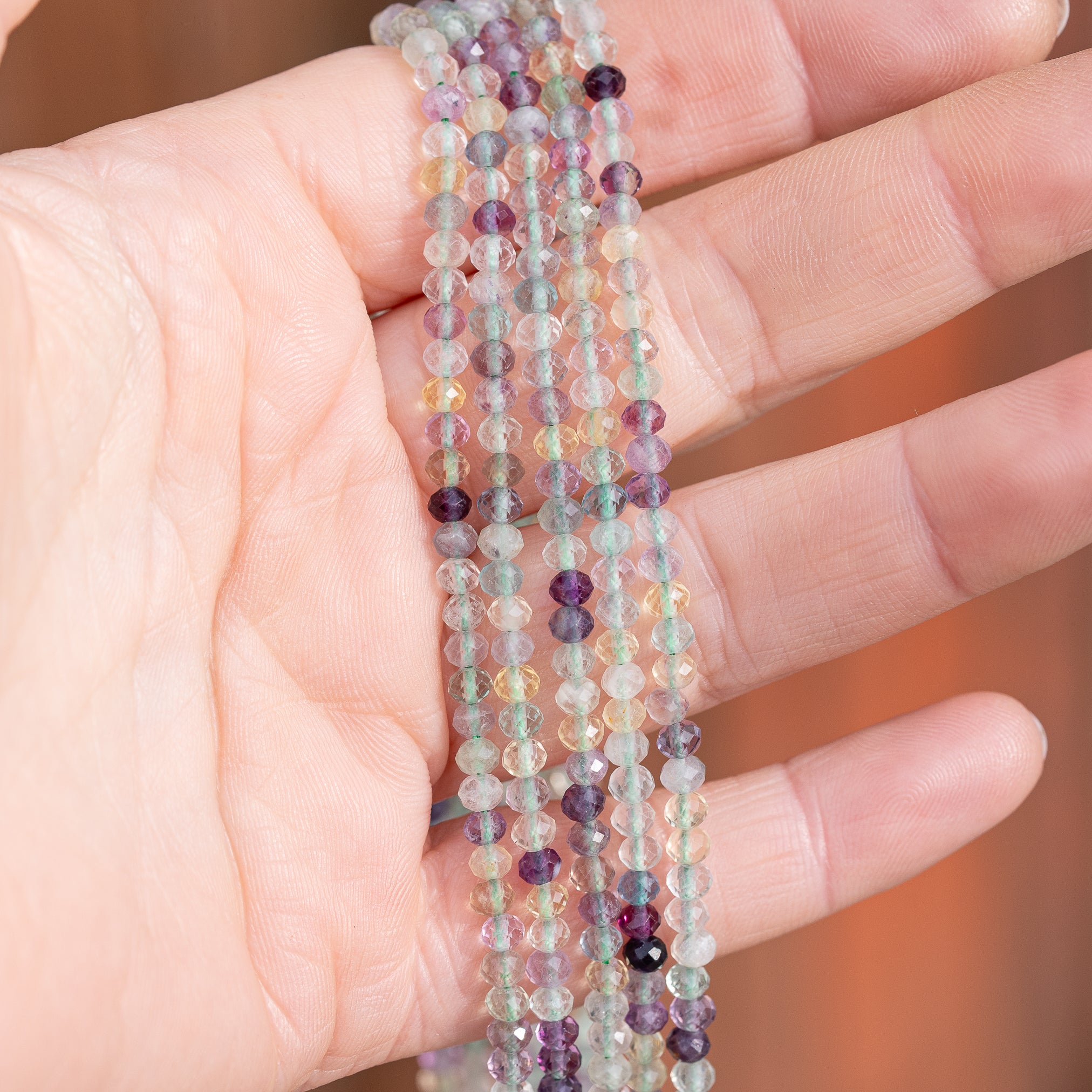 Perles rondelles facettes de Fluorite multicolore de 4 x 3 mm ( rang de env 128 perles )