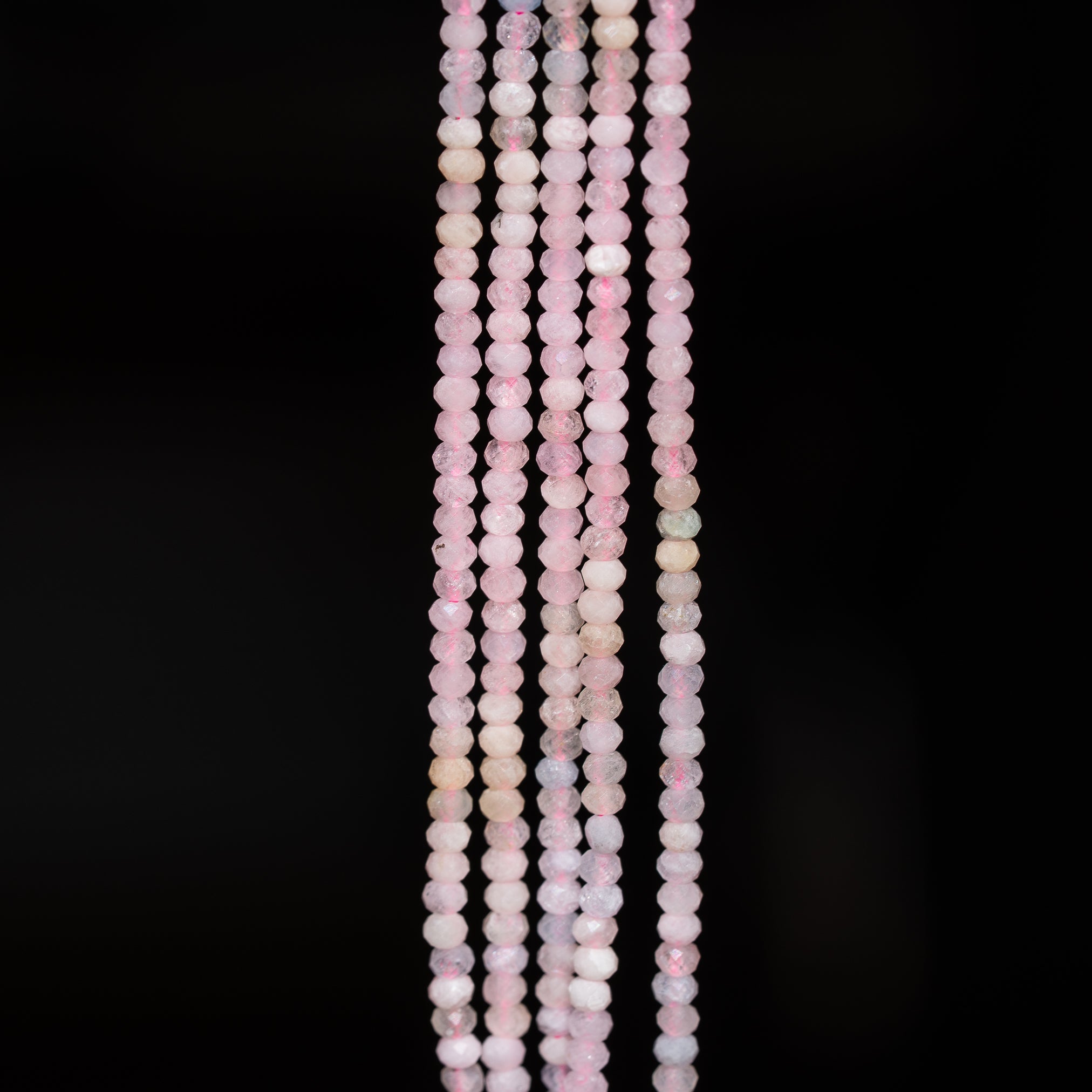 Perles rondelles facettes de Morganite de 3 x 2 mm ( rang de env 194 perles )