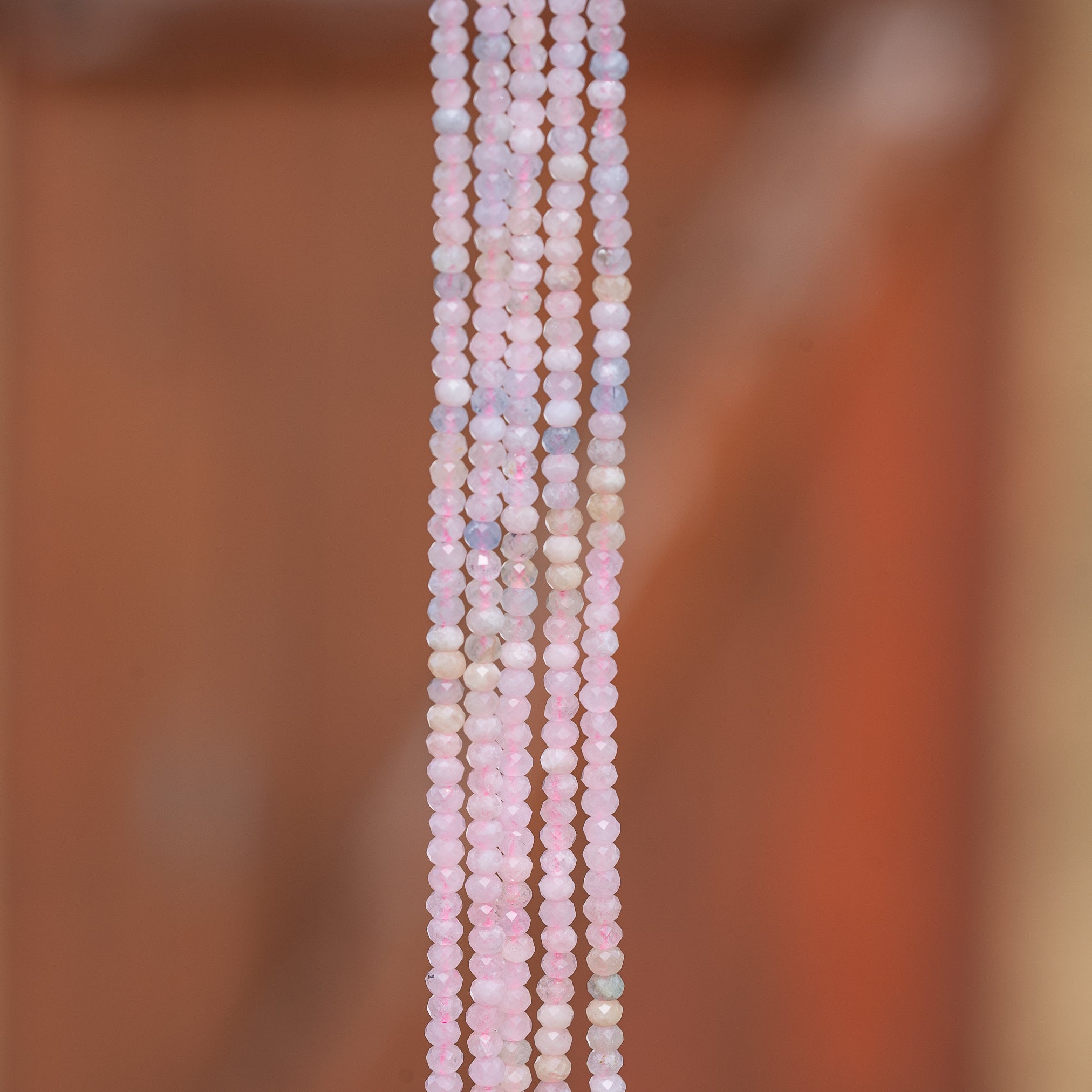 Perles rondelles facettes de Morganite de 3 x 2 mm ( rang de env 194 perles )