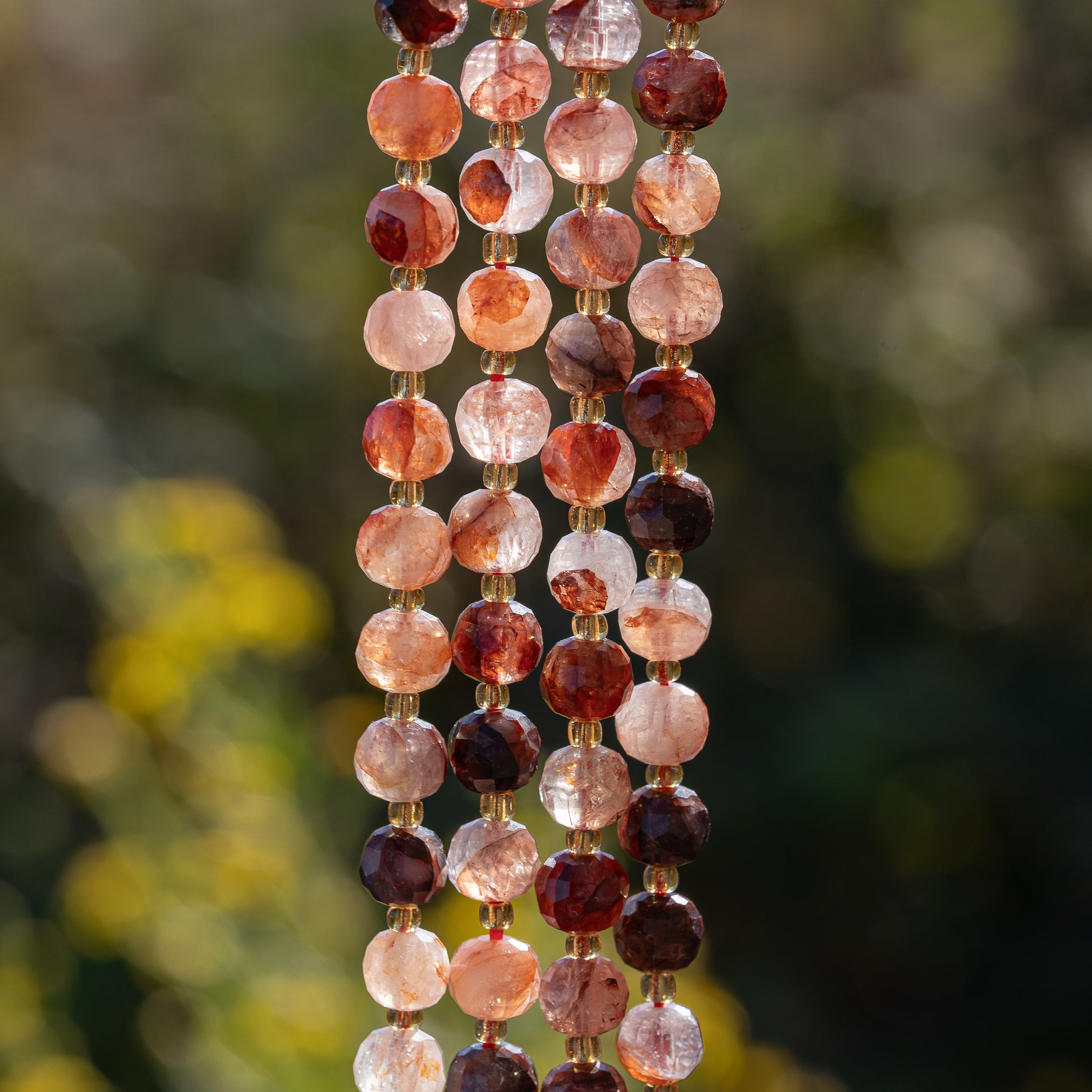 Perles rondelles facettes de Quartz hématoide rouge de 7/8 x 6 mm ( 1/2 rang de env 21 perles )