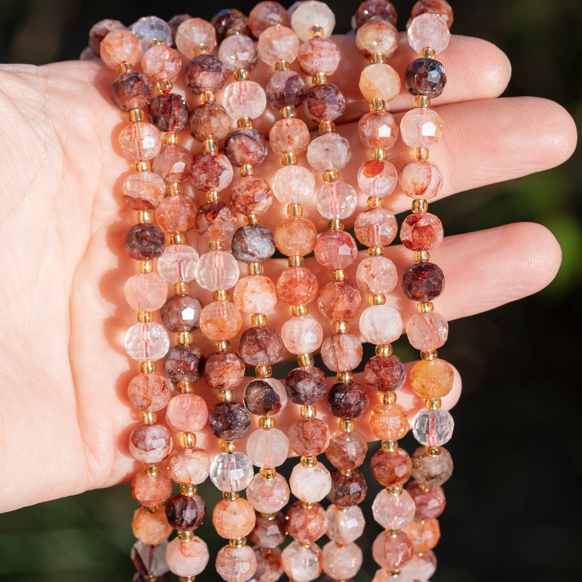 Perles rondelles facettes de Quartz hématoide rouge de 7/8 x 6 mm ( 1/2 rang de env 21 perles )