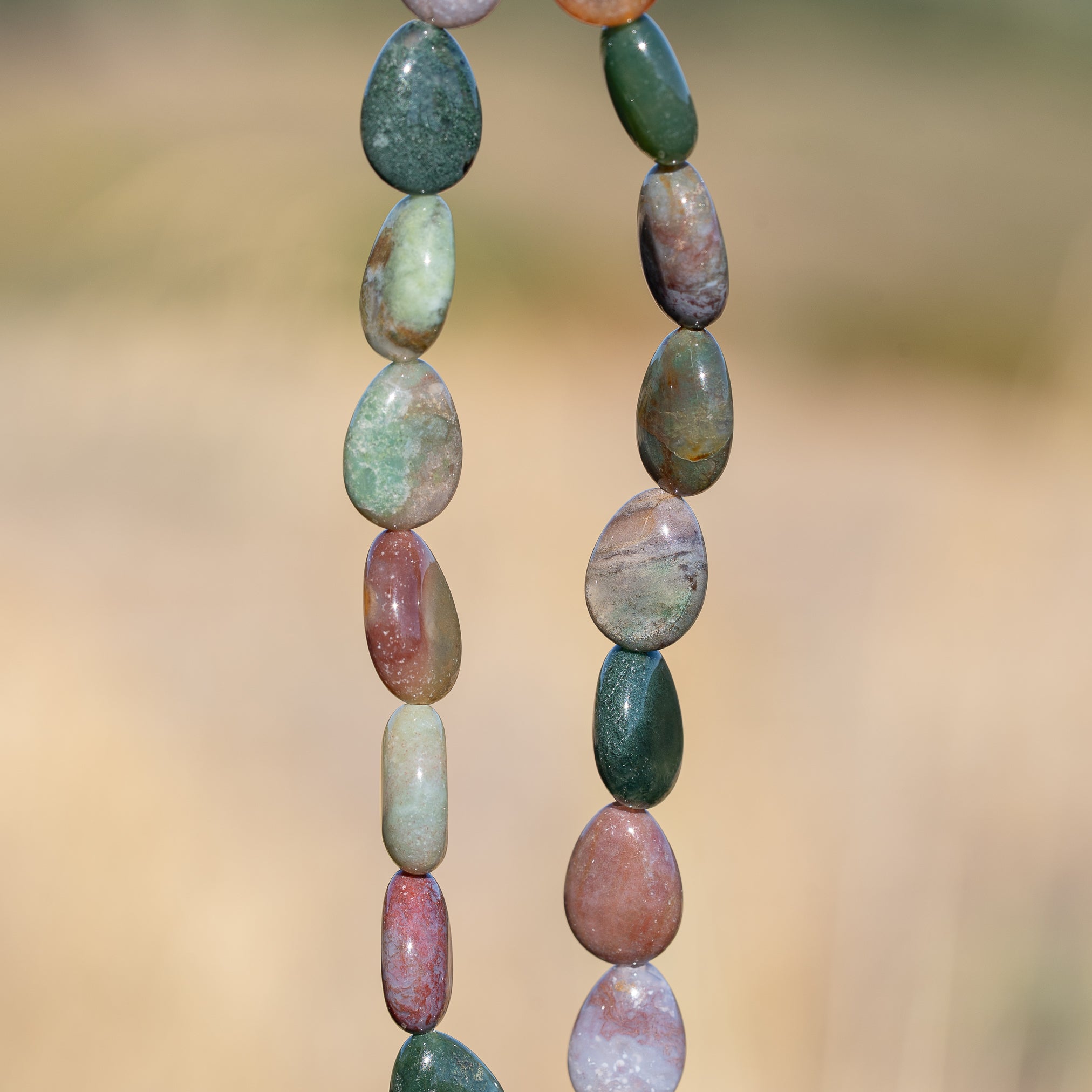 Perles gouttes lisses en Agate indienne de 13/14 mm ( 1/2 rang de env 14 perles )