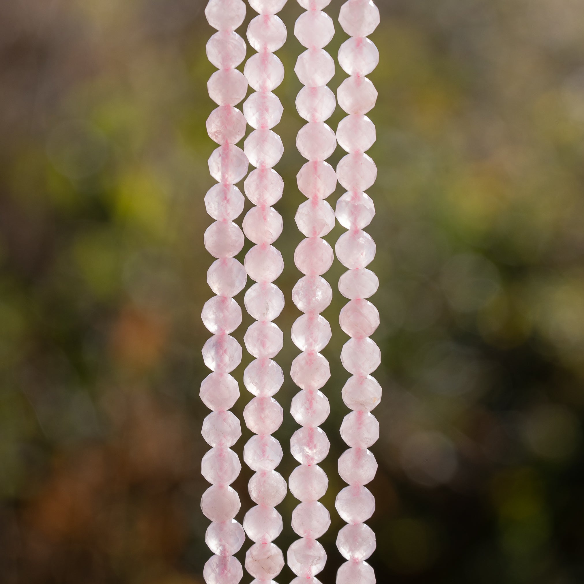 Perles rondes facettes de Quartz rose de 6 mm ( rang de env 62 perles )