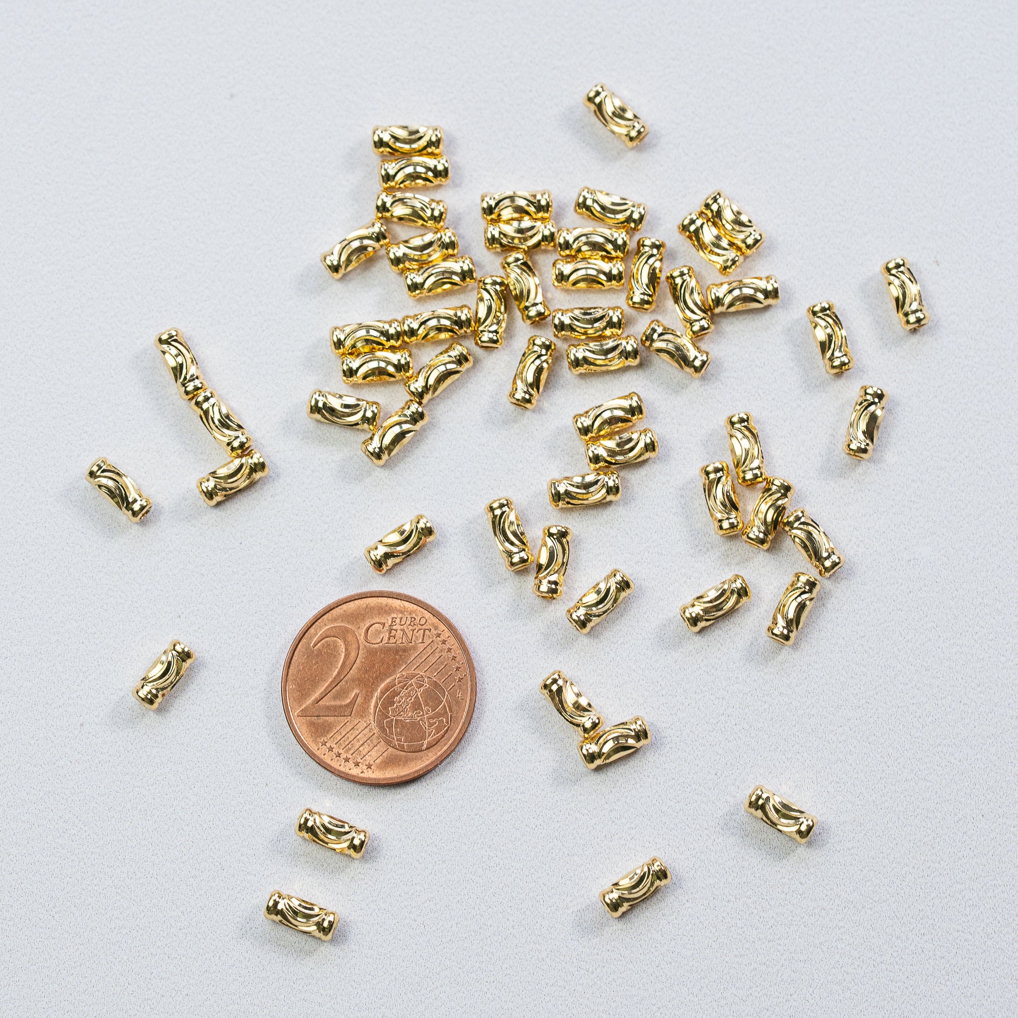 Perles tubes striées en laiton plaqué or 18k de 7 x 3 mm ( lot de 6 )