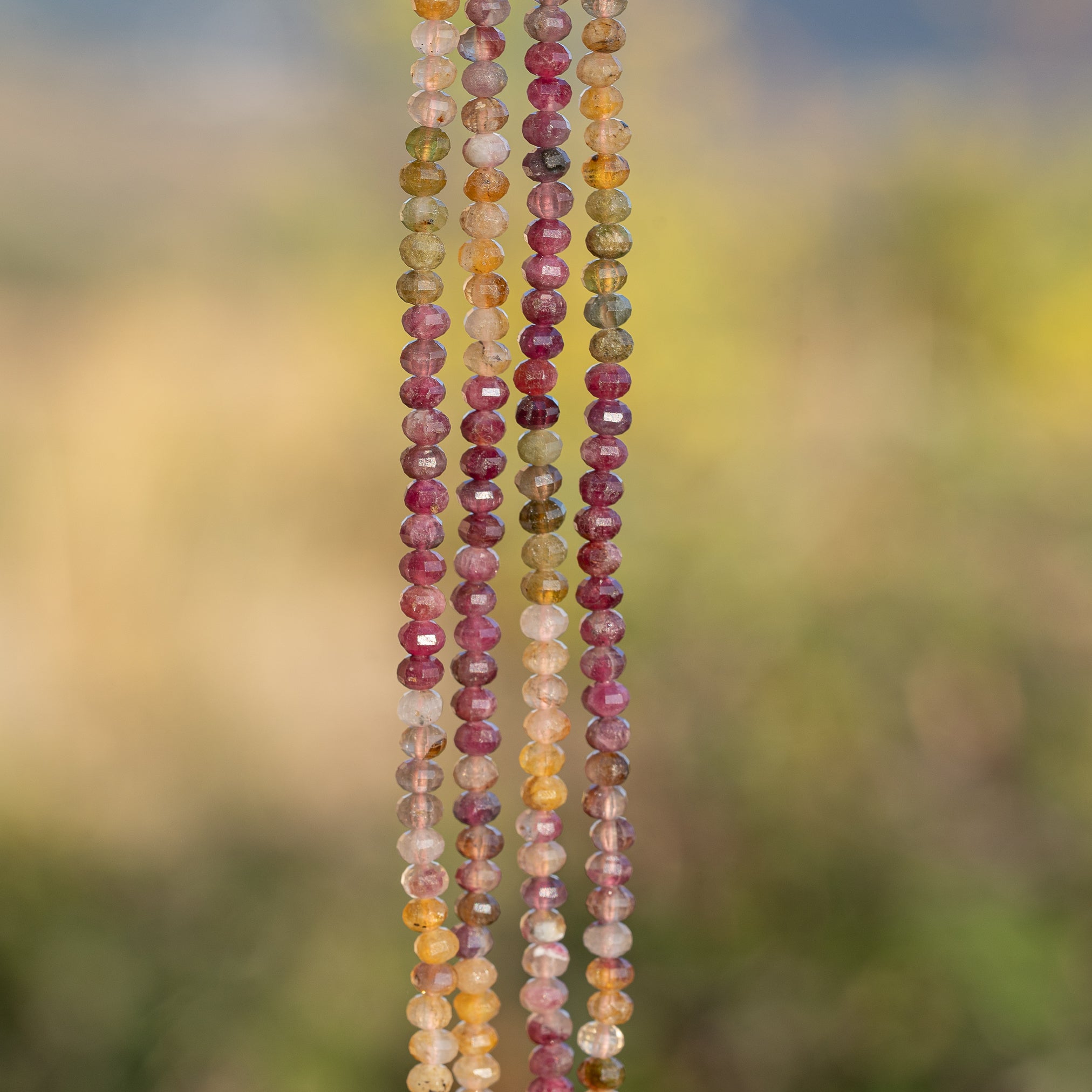 Perles rondelles facettes de Tourmaline multicolore de 3,5 x 3 mm ( rang de env 138 perles )