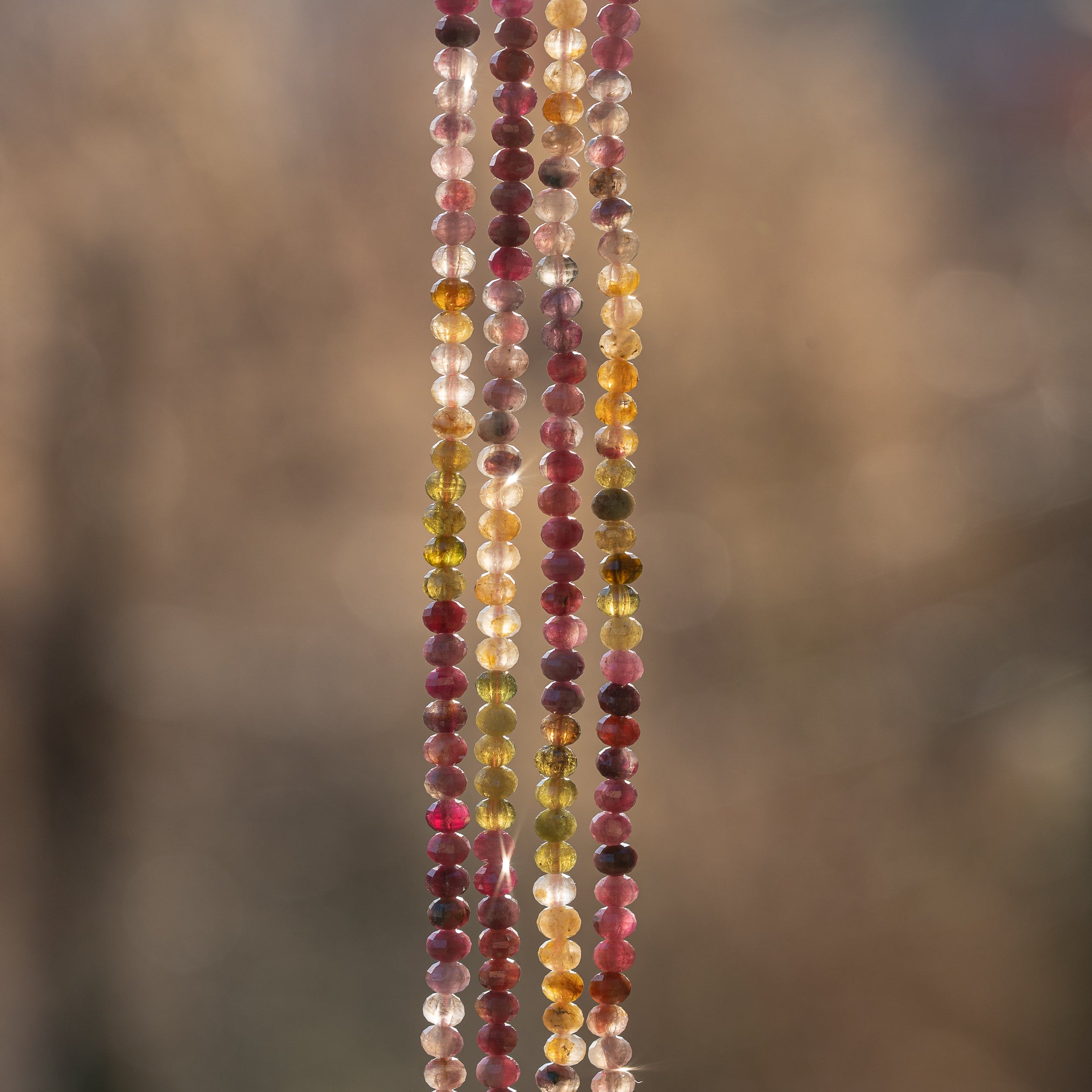 Perles rondelles facettes de Tourmaline multicolore de 3,5 x 3 mm ( rang de env 138 perles )