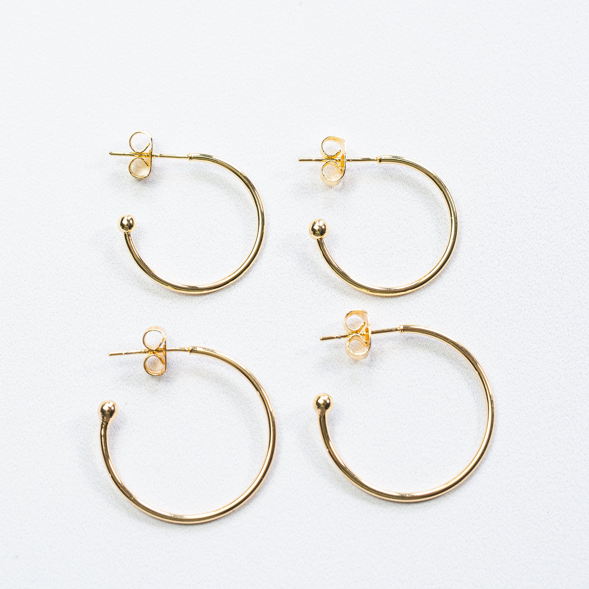 Demi-créoles en laiton plaqué or 18k er argent 925 de 20 ou 25 mm ( la paire )