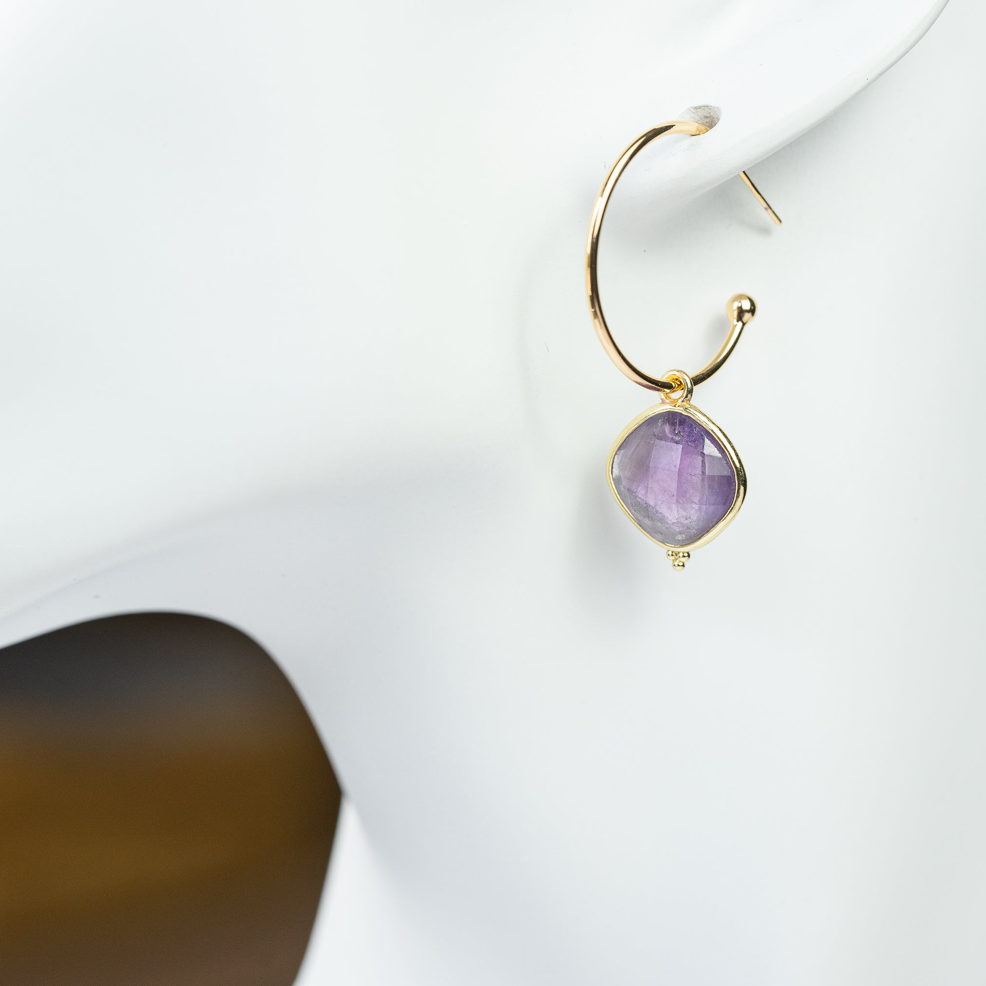 Demi-créoles en laiton plaqué or 18k er argent 925 de 20 ou 25 mm ( la paire )